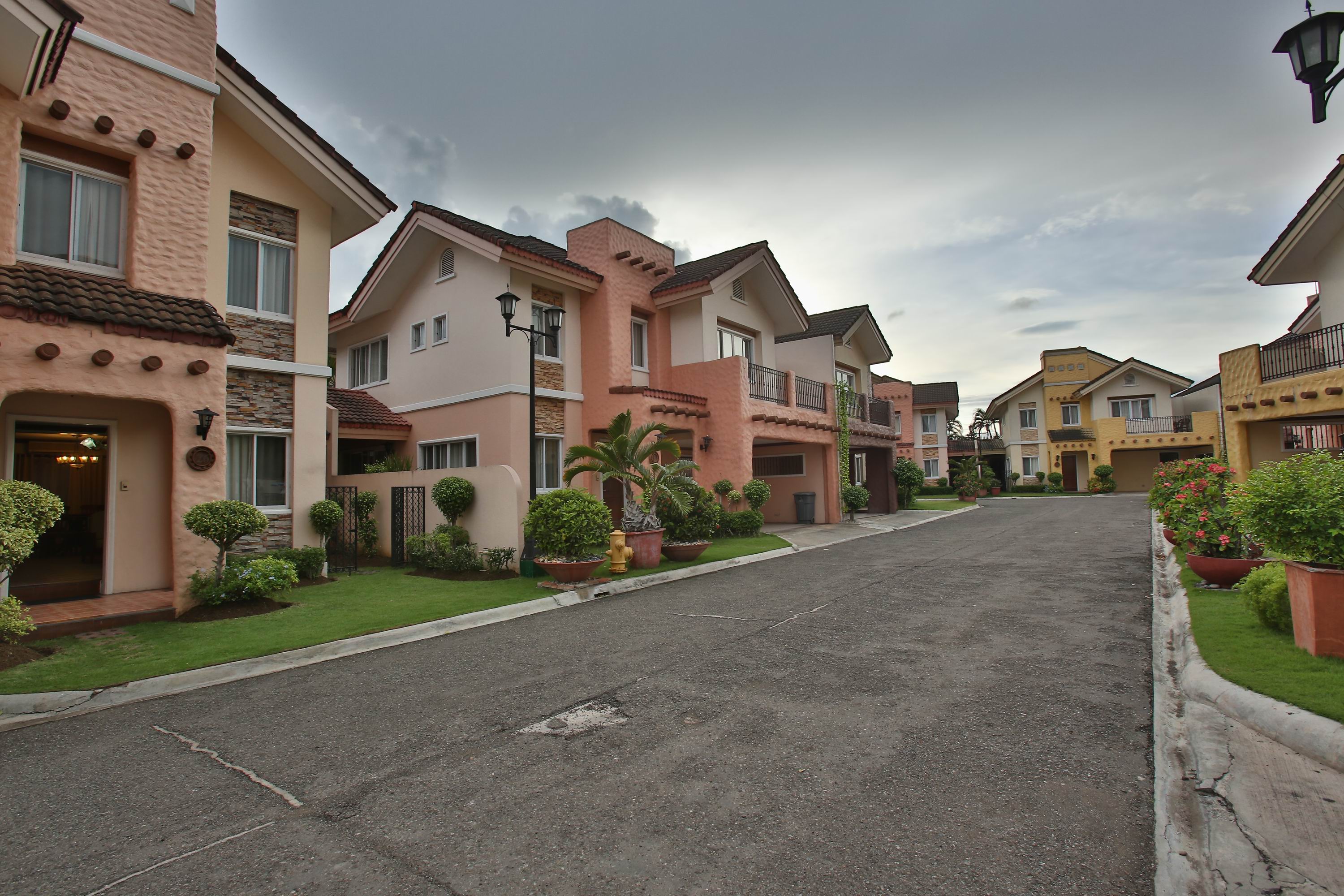 Crown Regency Suites & Residences Mactan
