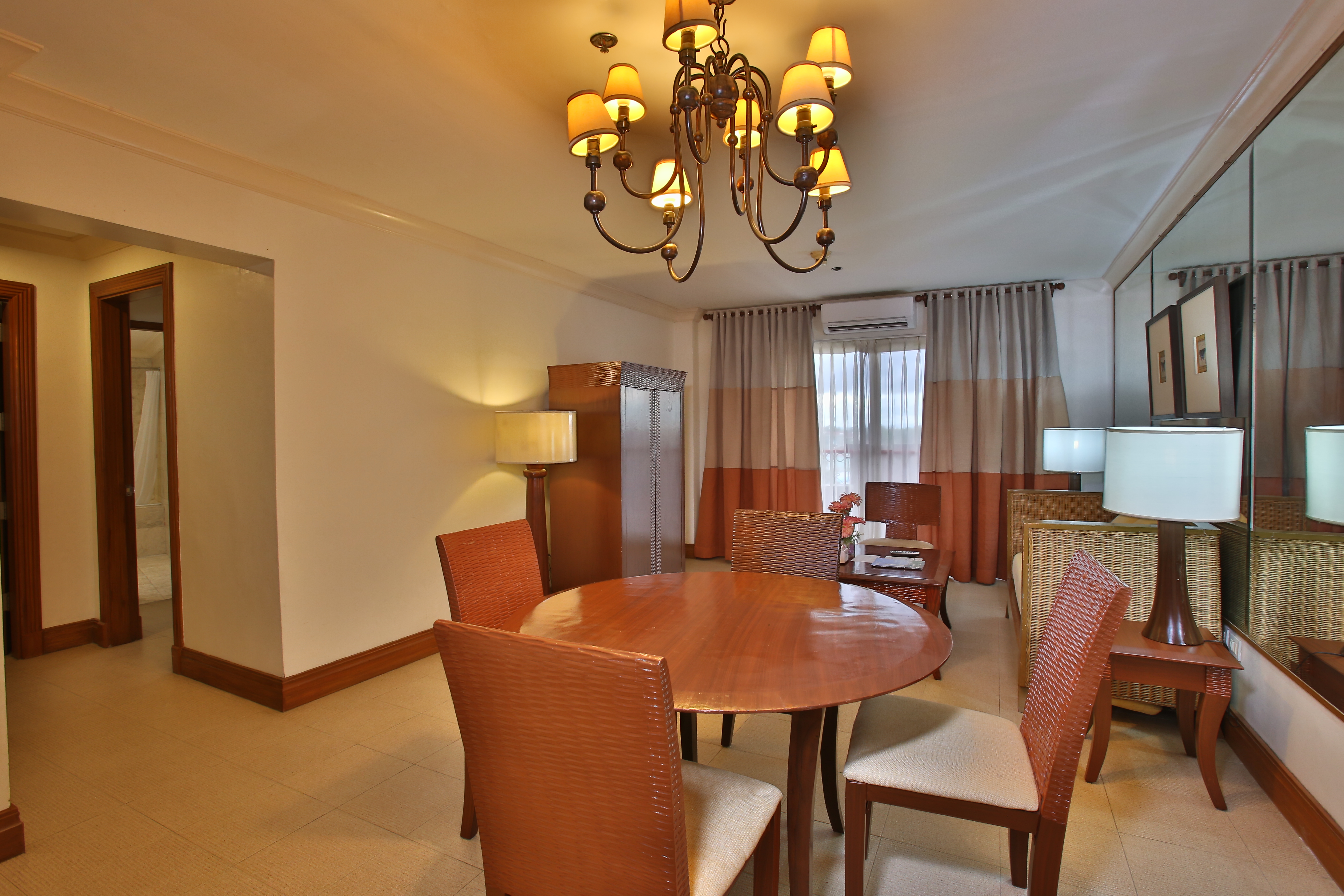 Crown Regency Suites & Residences Mactan