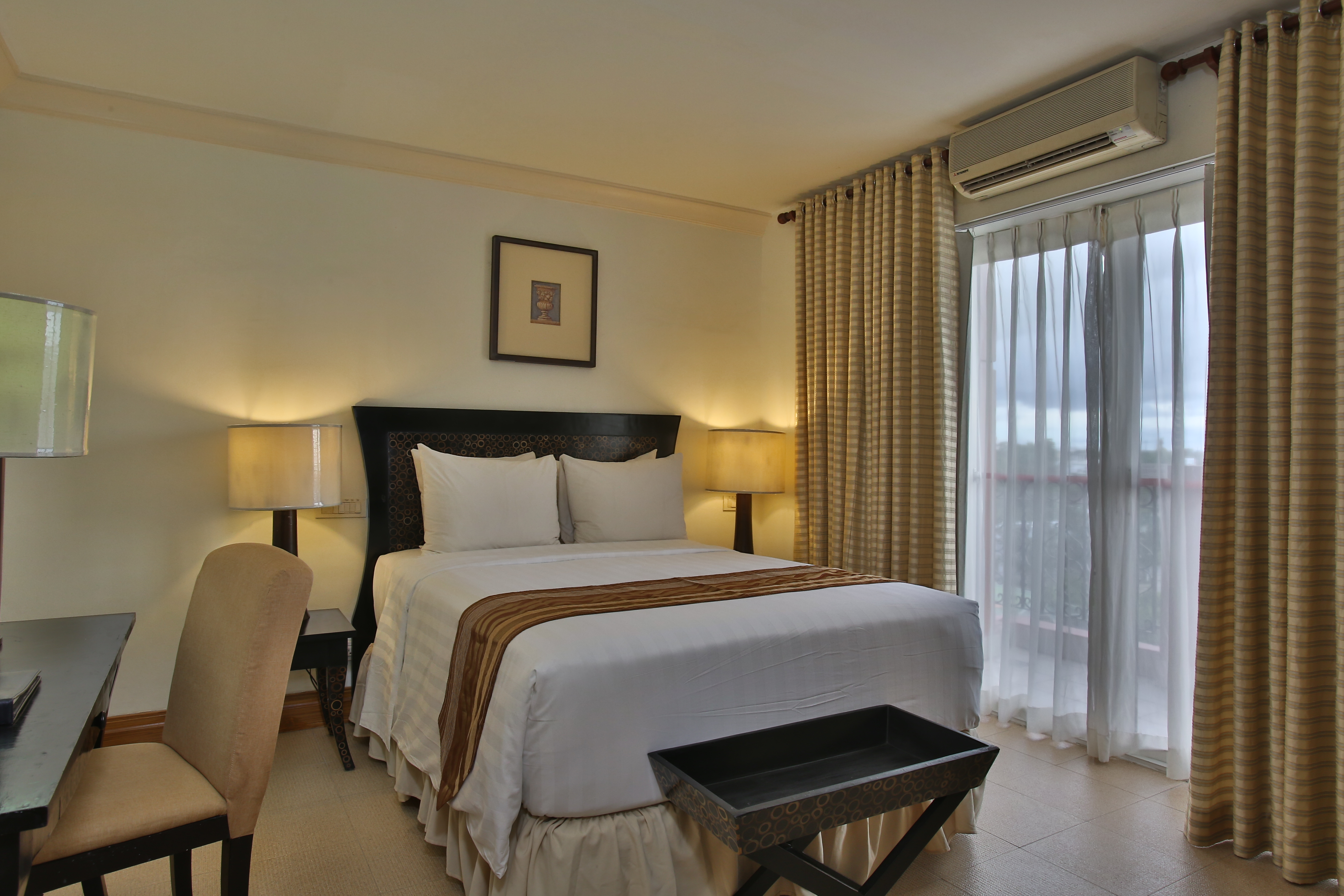 Crown Regency Suites & Residences Mactan