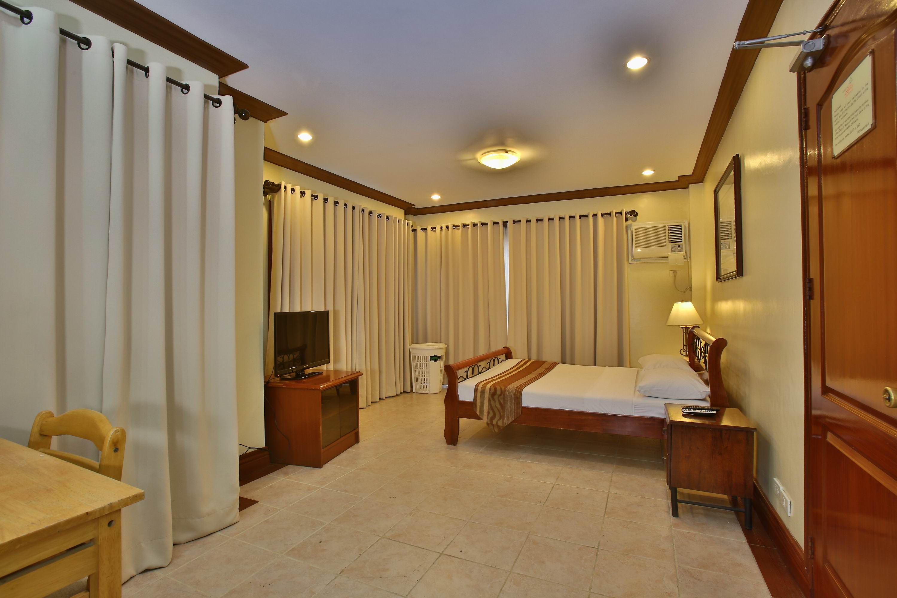 Crown Regency Suites & Residences Mactan