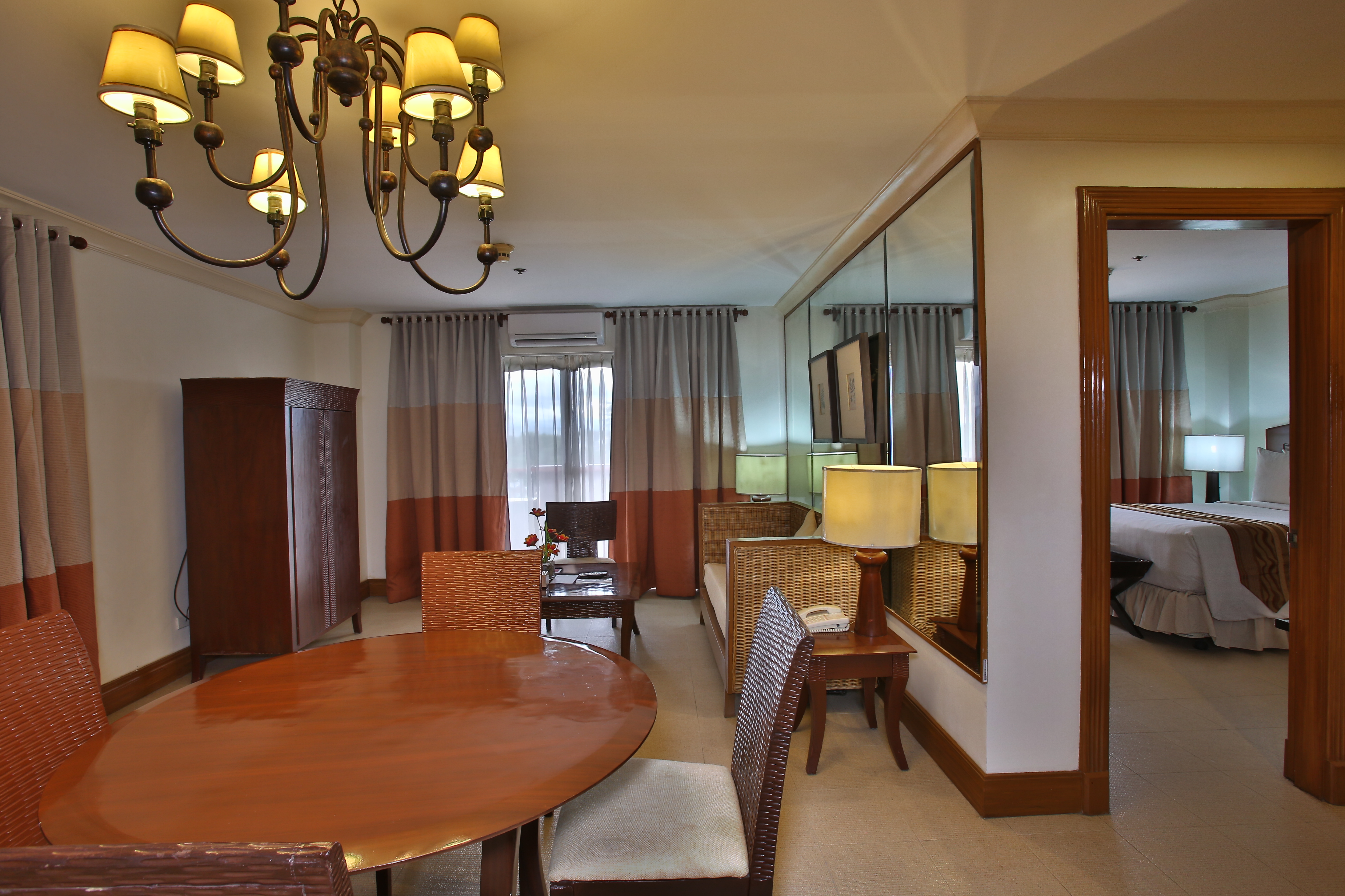 Crown Regency Suites & Residences Mactan