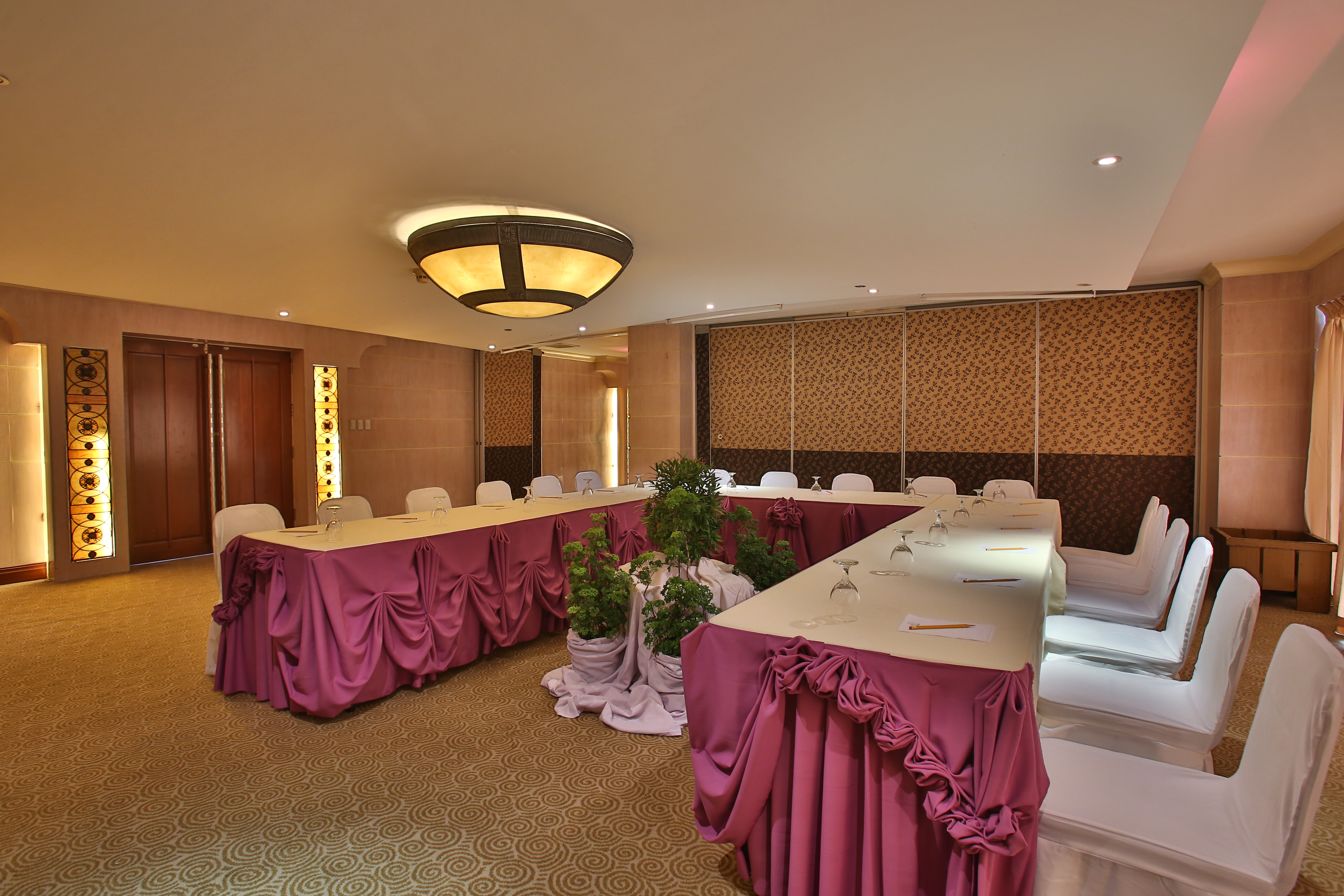 Crown Regency Suites & Residences Mactan