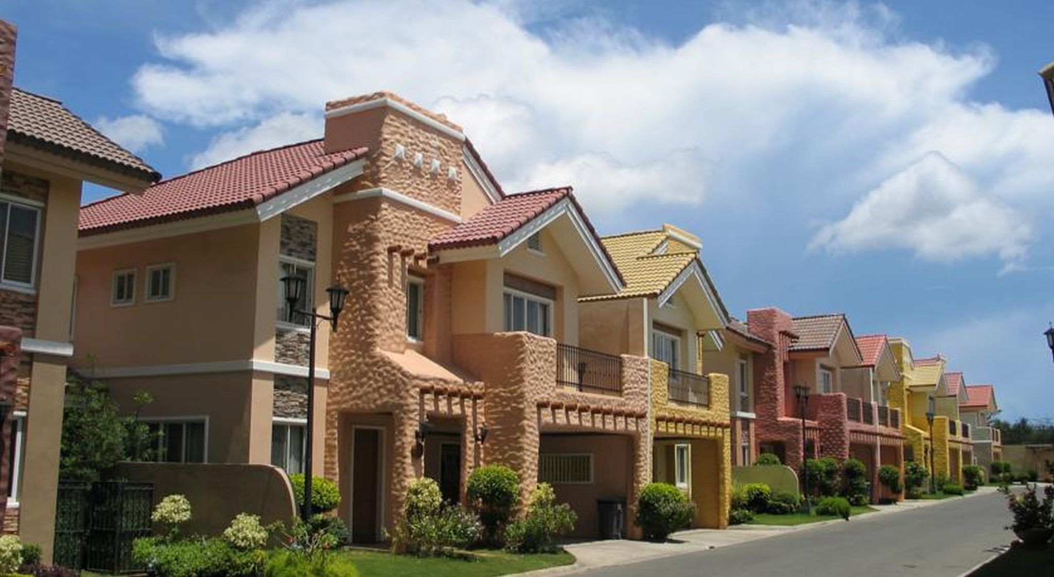 Crown Regency Suites & Residences Mactan