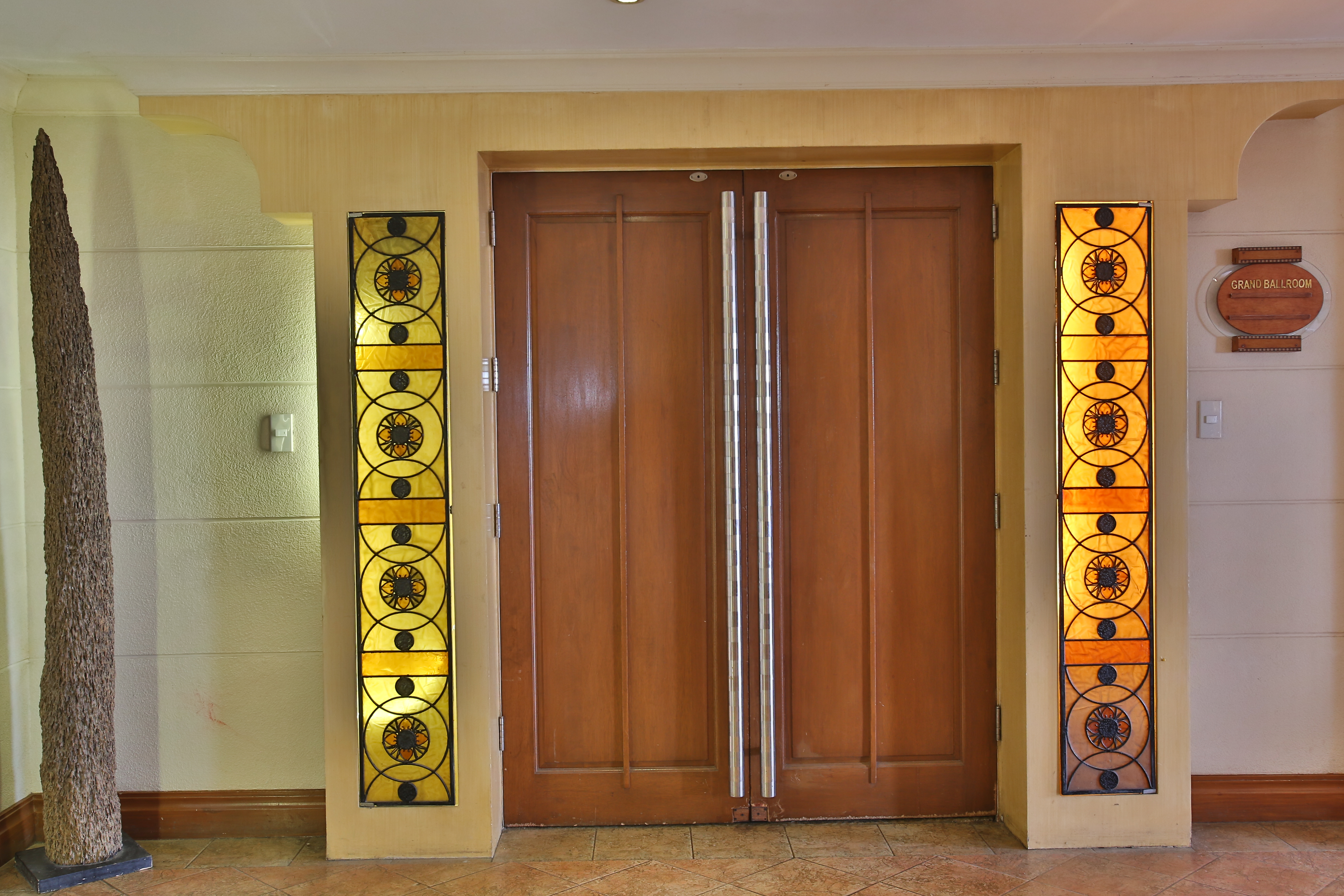Crown Regency Suites & Residences Mactan