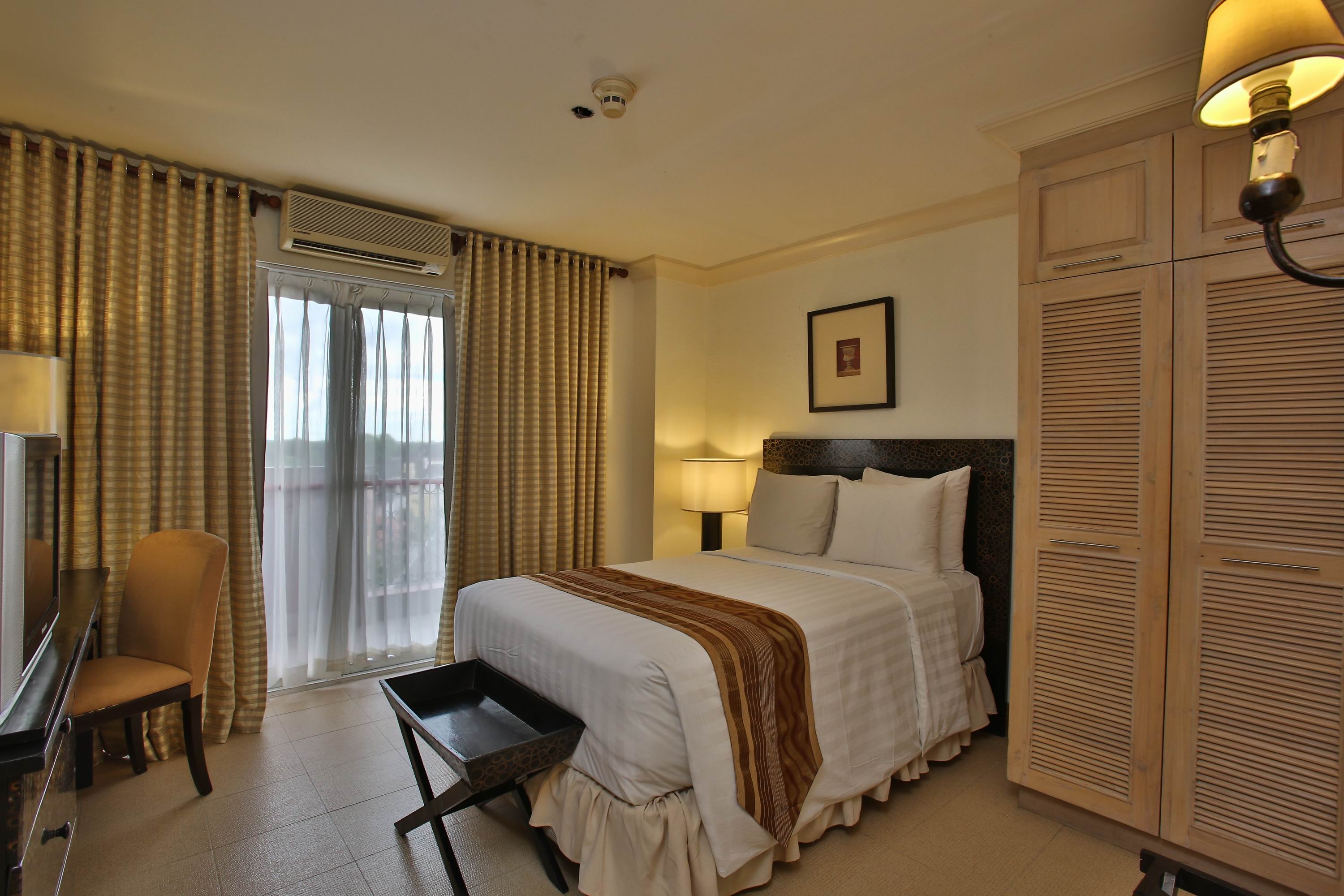 Crown Regency Suites & Residences Mactan