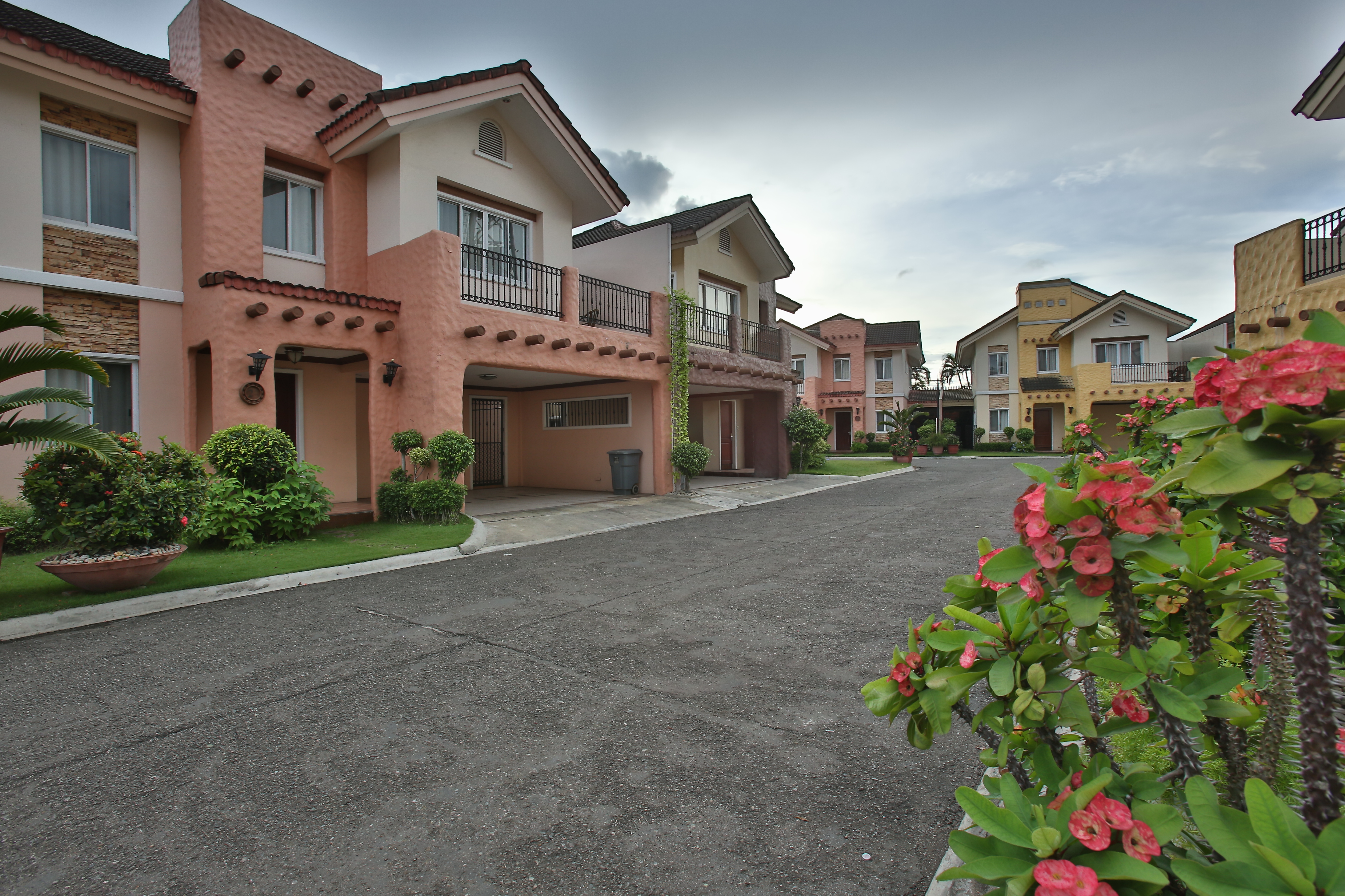 Crown Regency Suites & Residences Mactan