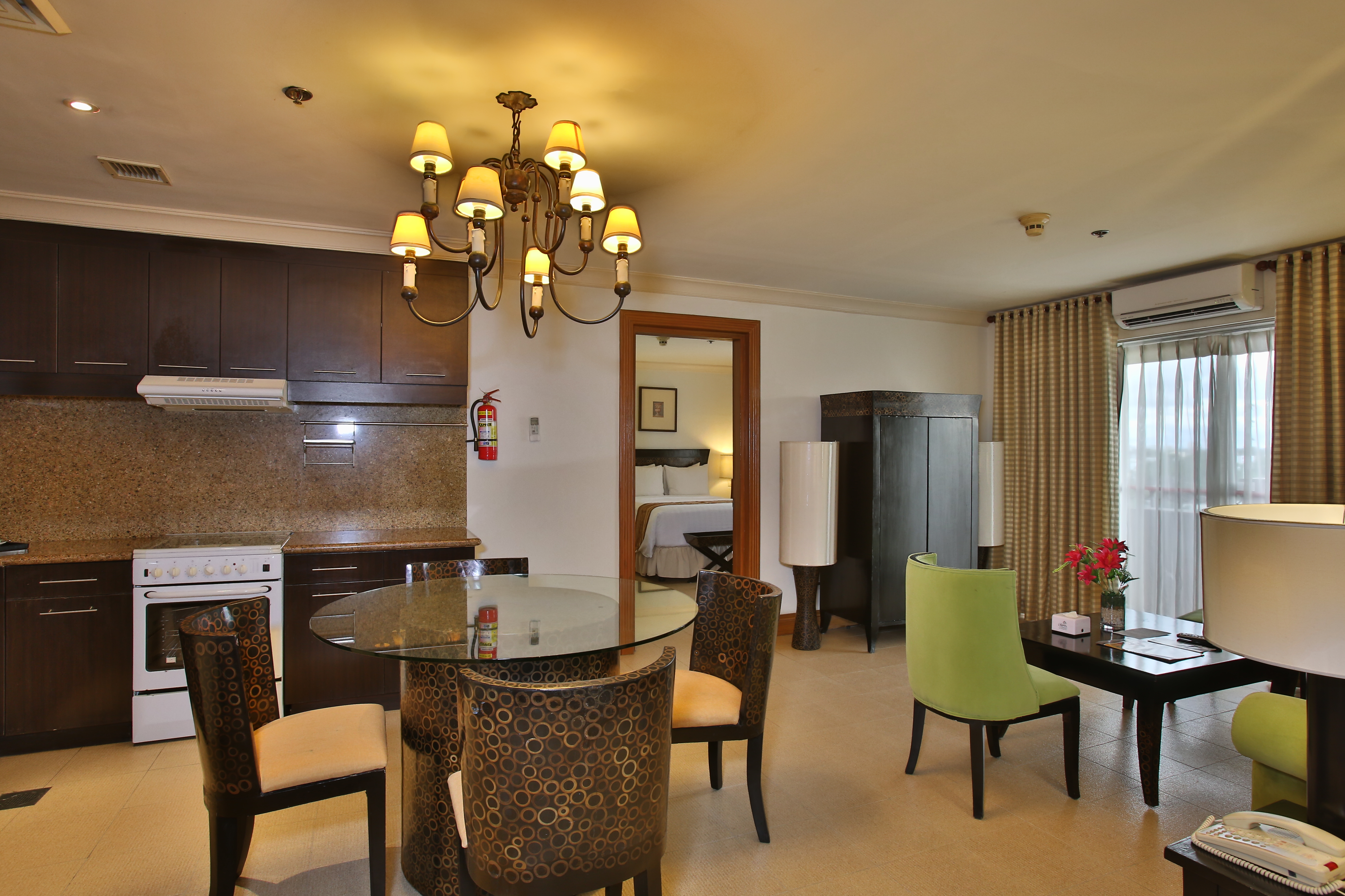 Crown Regency Suites & Residences Mactan