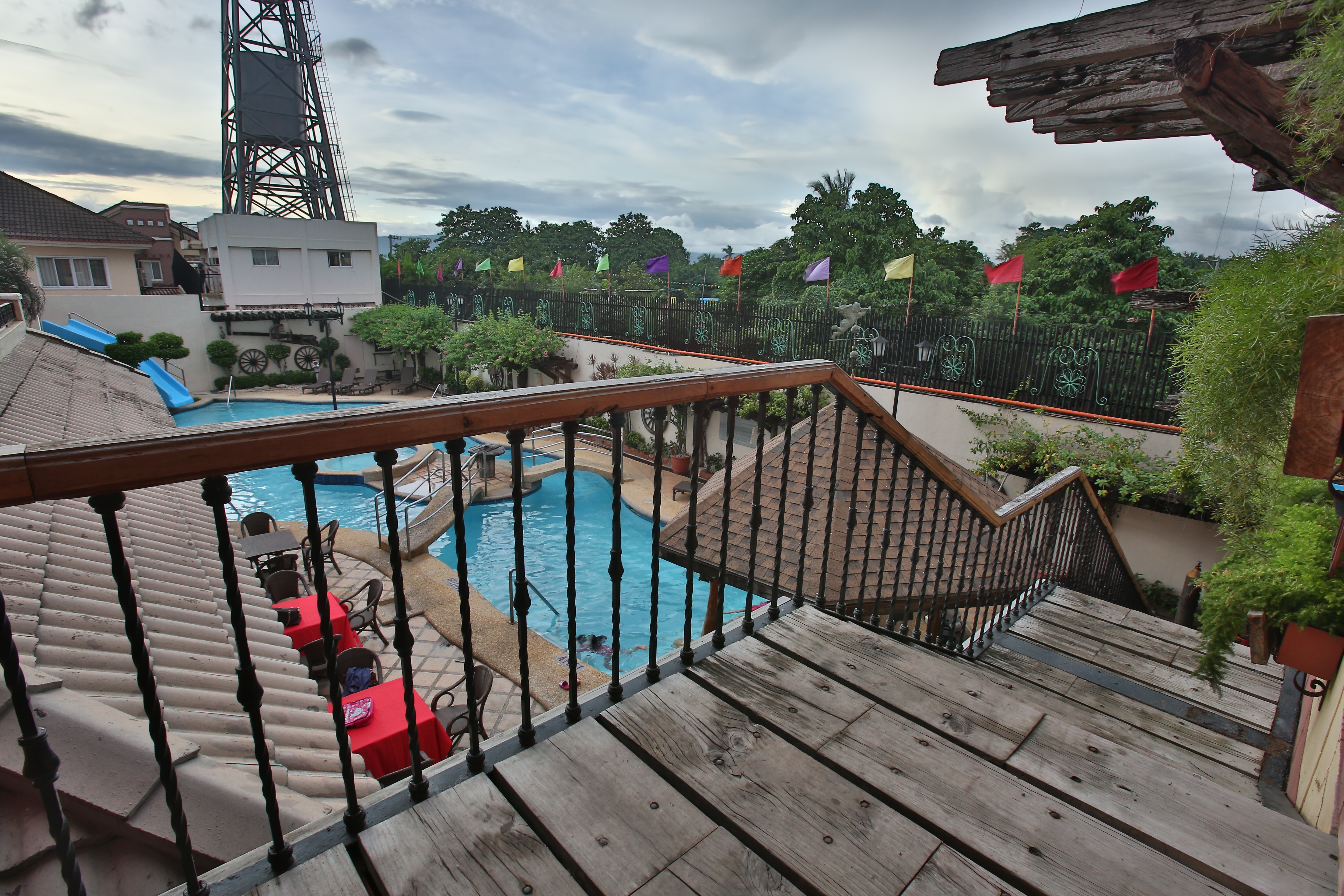 Crown Regency Suites & Residences Mactan