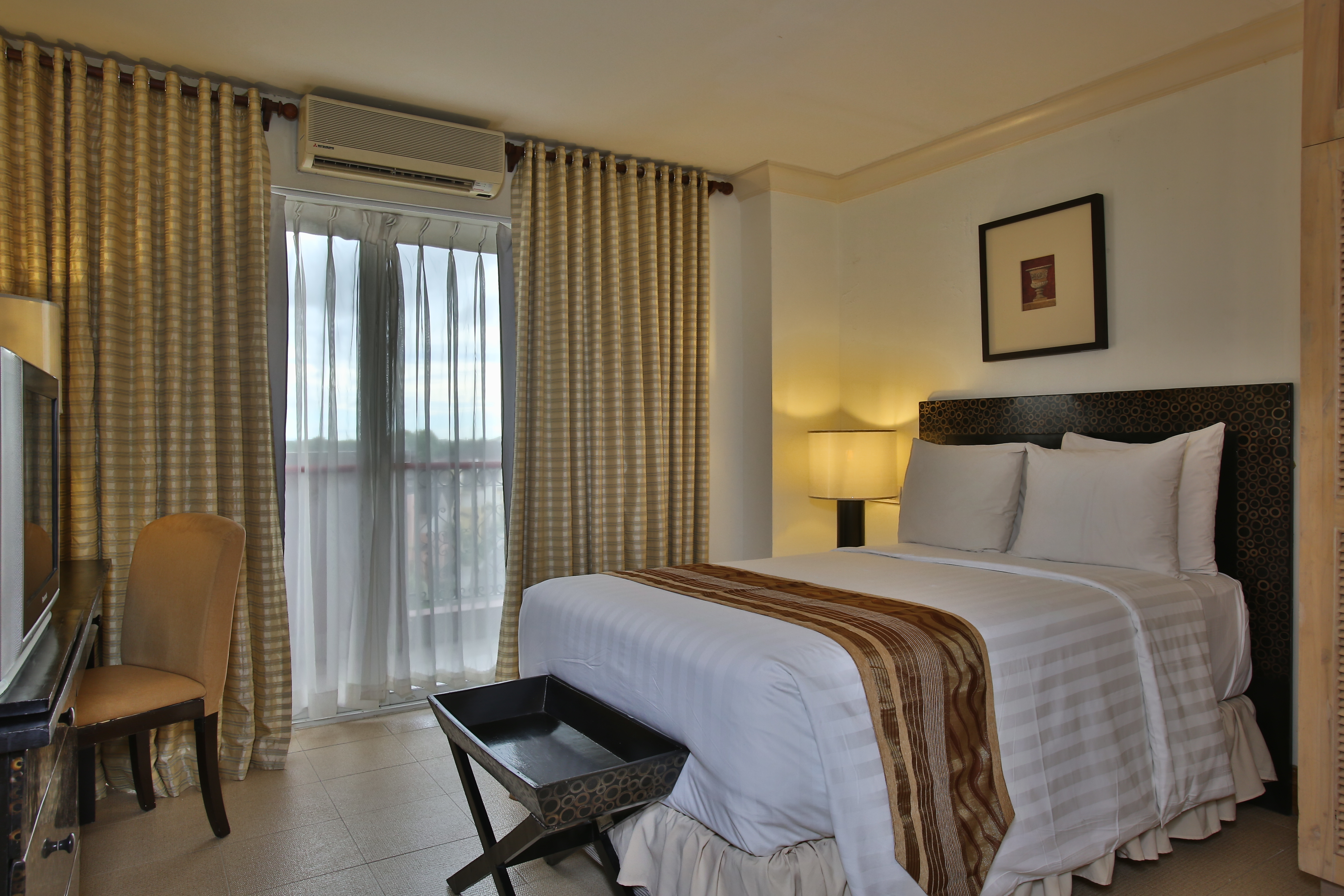 Crown Regency Suites & Residences Mactan