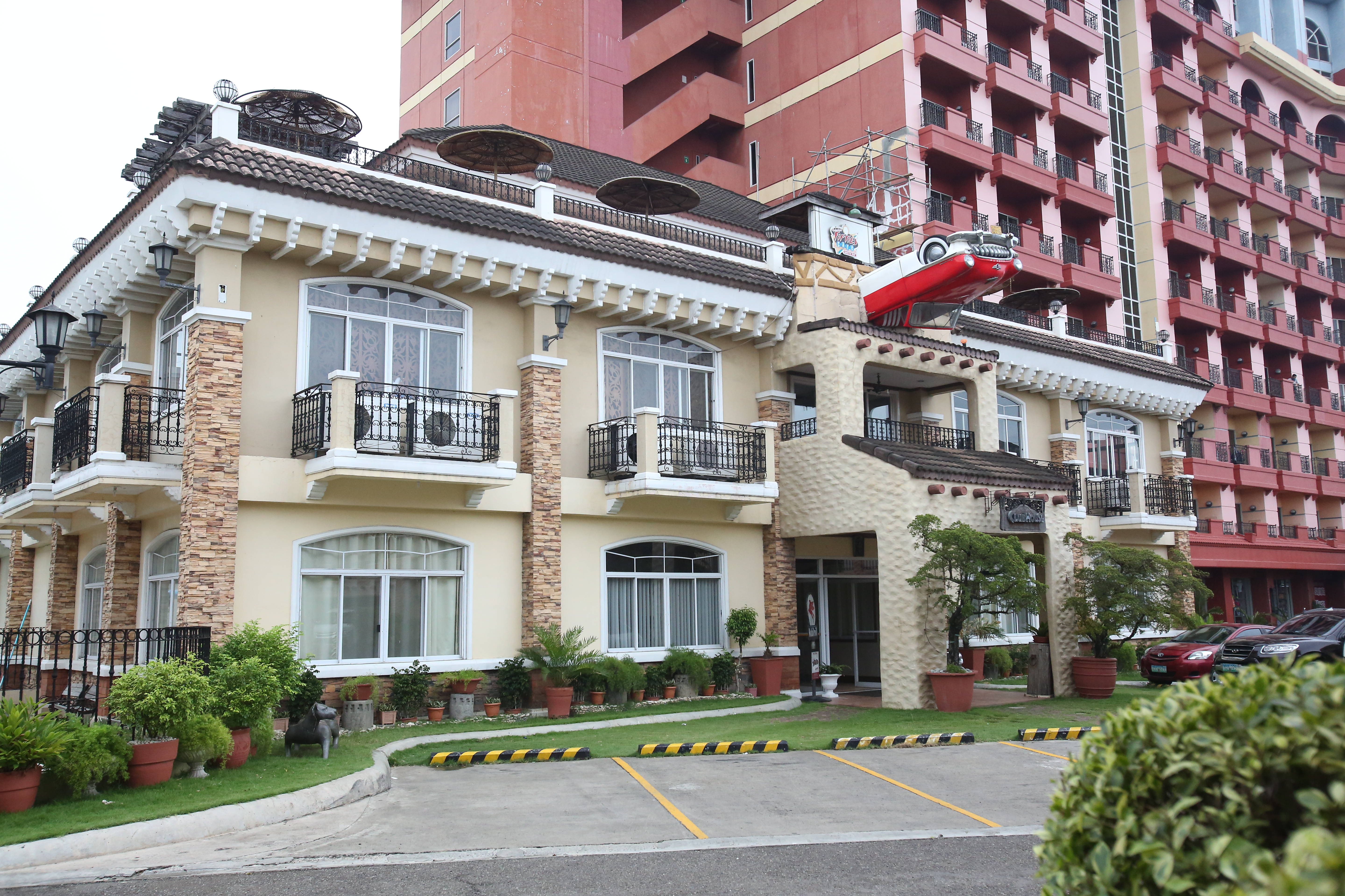 Crown Regency Suites & Residences Mactan
