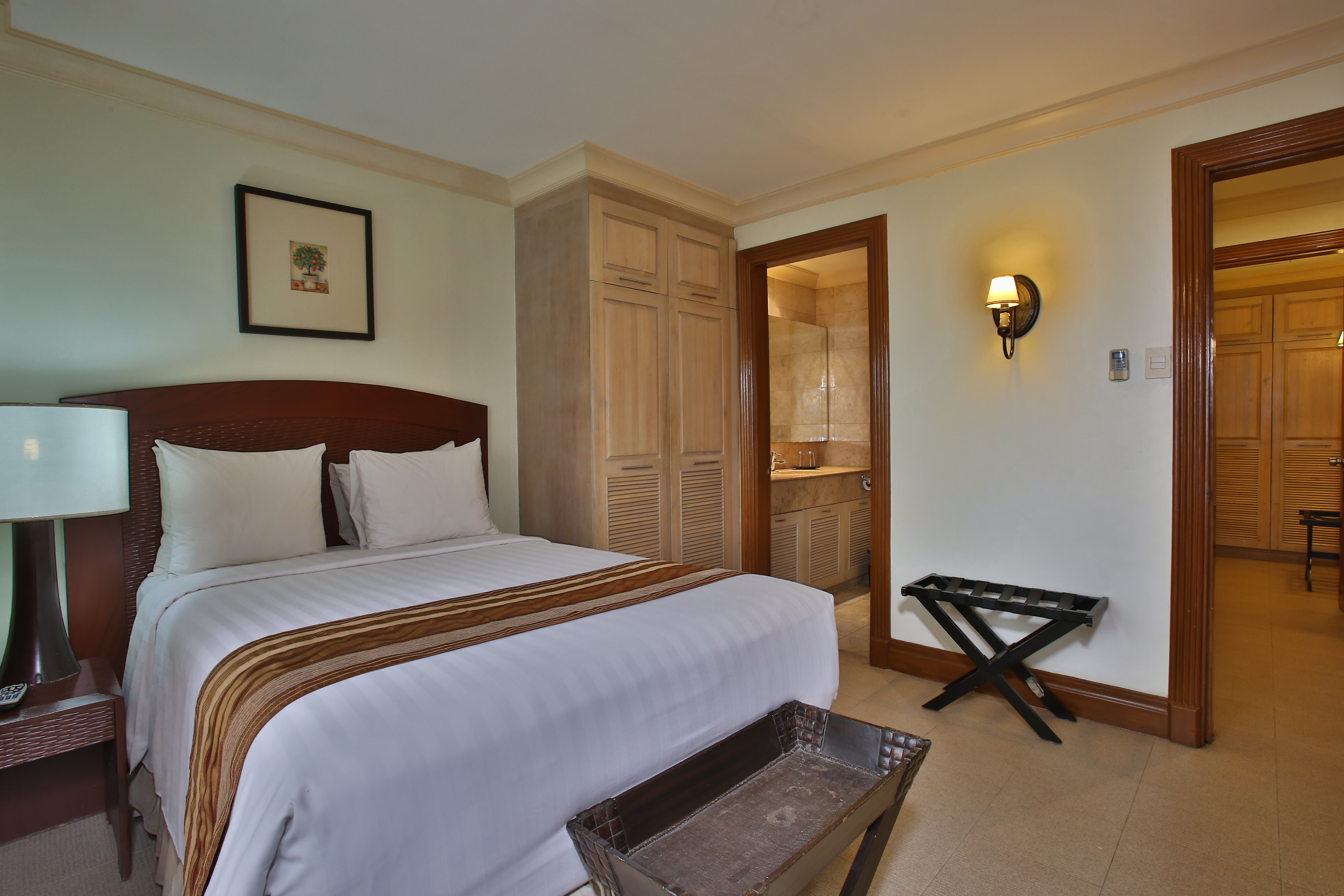 Crown Regency Suites & Residences Mactan