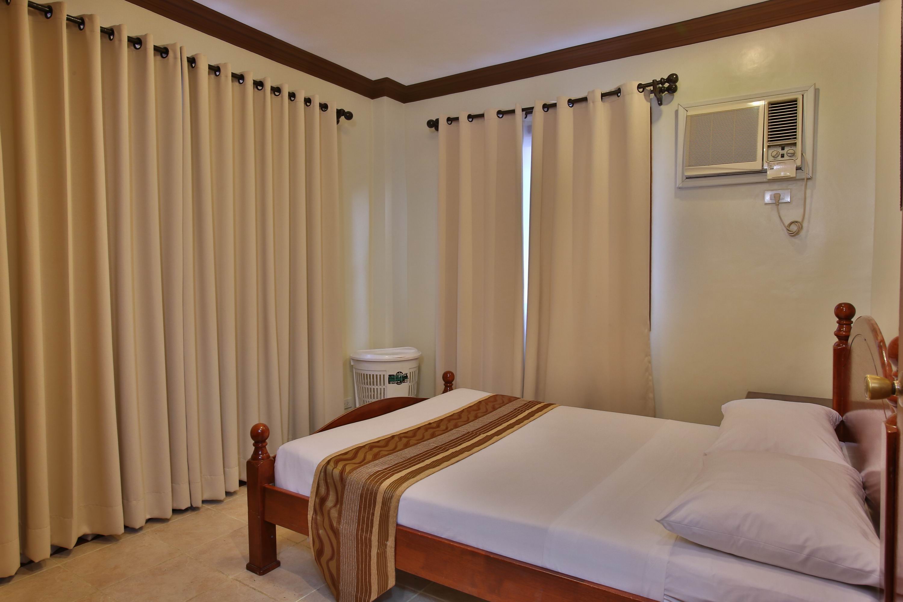 Crown Regency Suites & Residences Mactan