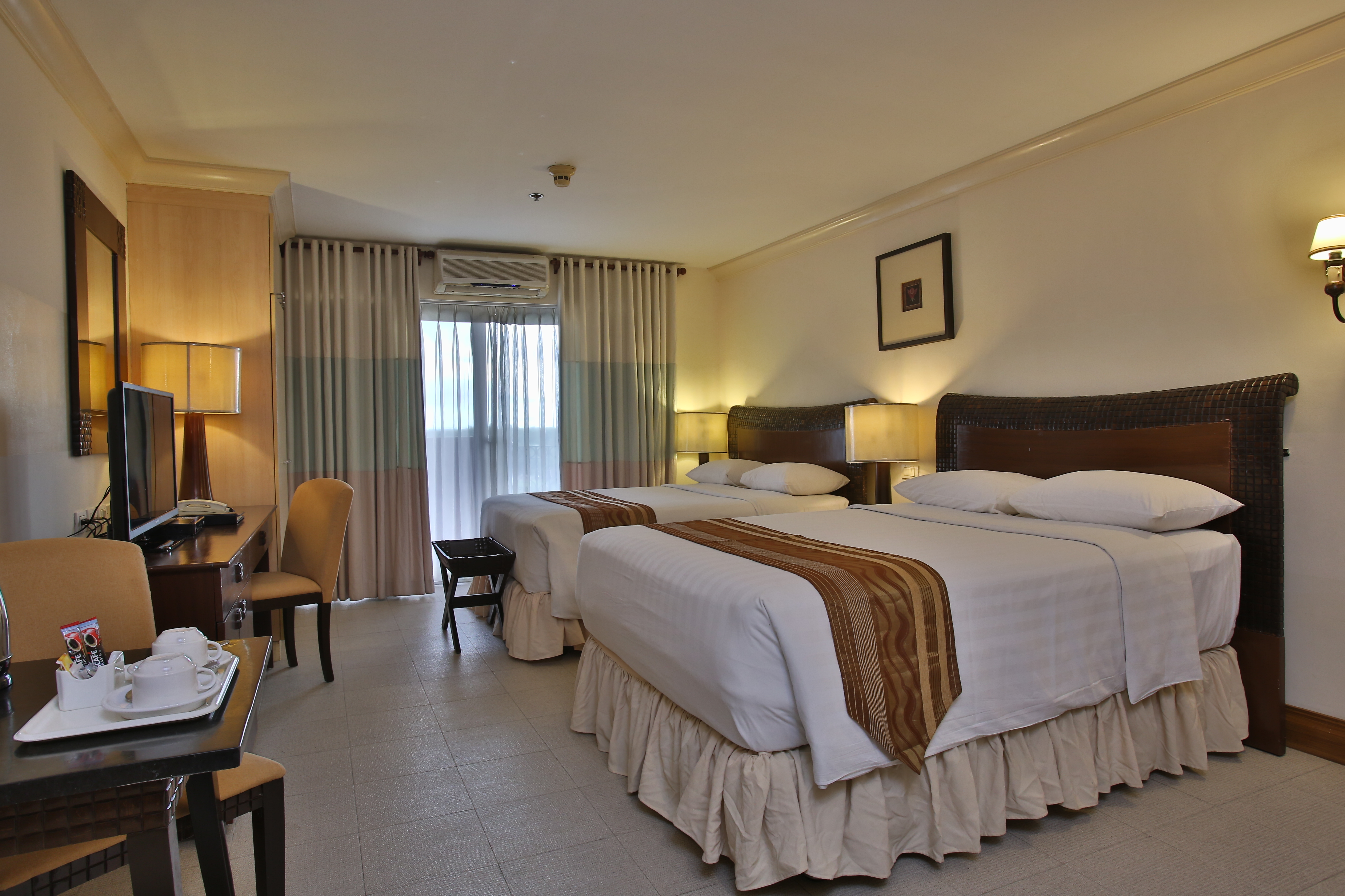 Crown Regency Suites & Residences Mactan