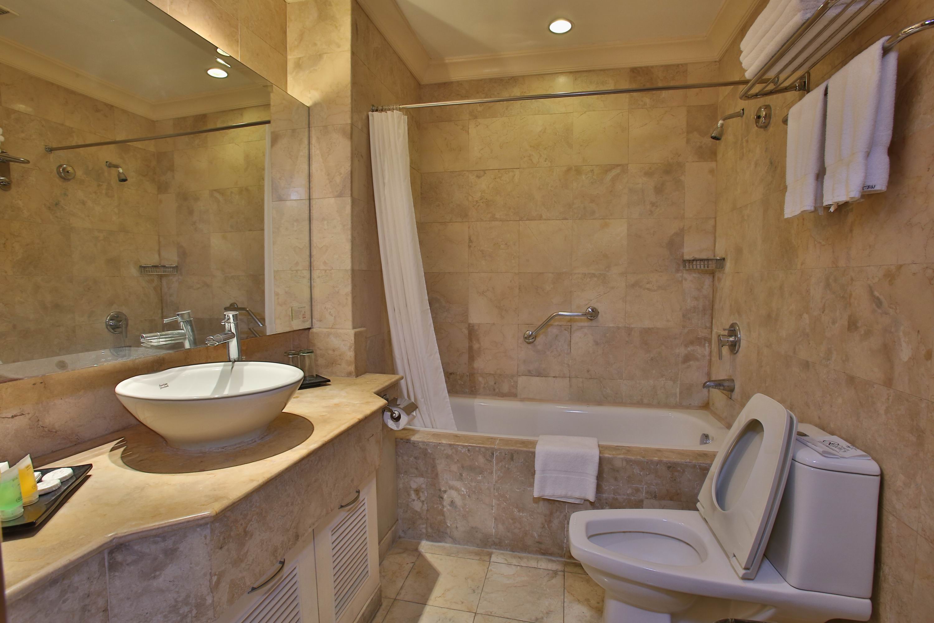 Crown Regency Suites & Residences Mactan