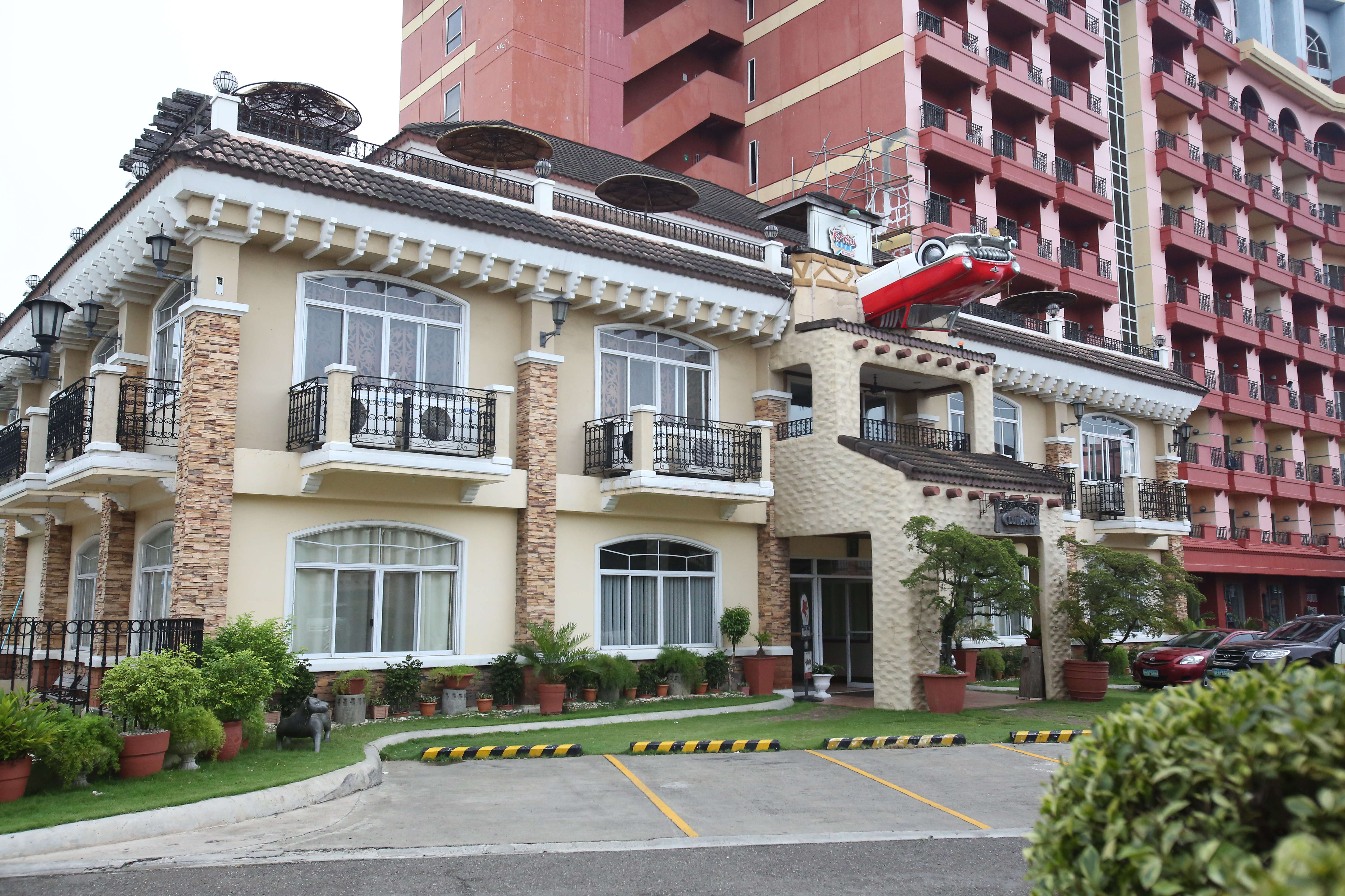 Crown Regency Suites & Residences Mactan