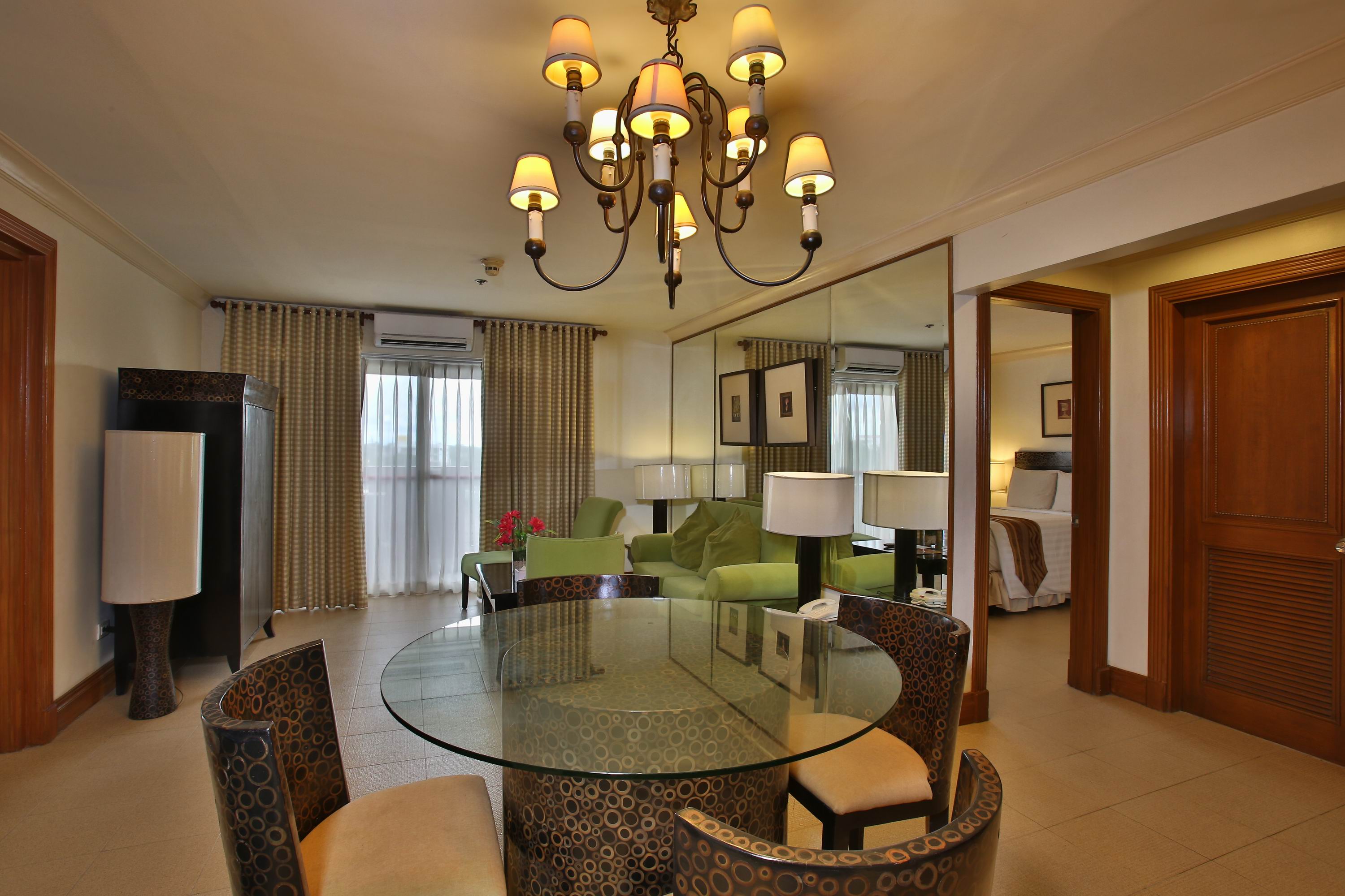 Crown Regency Suites & Residences Mactan