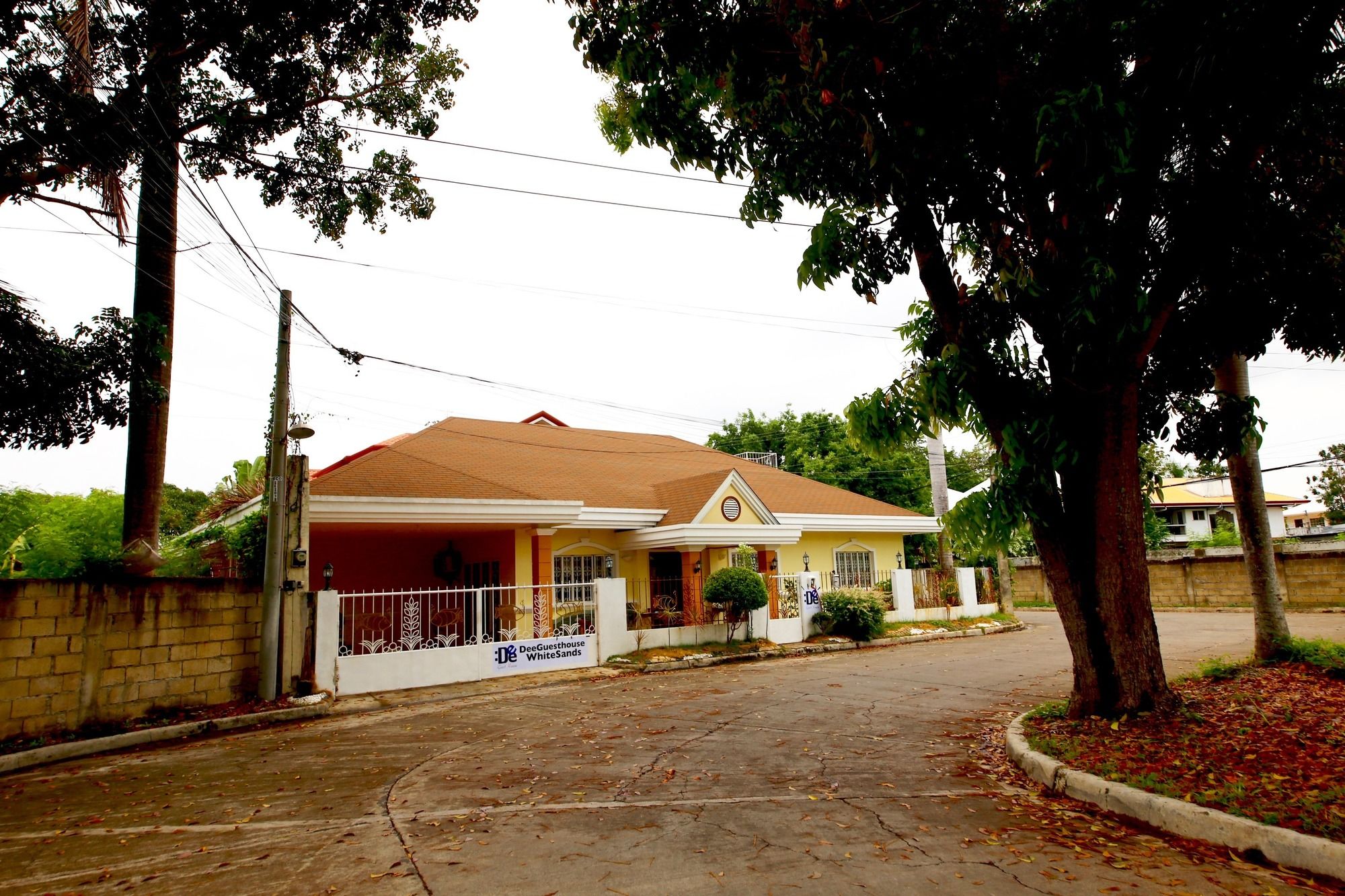 Dee Guesthouse White Sands