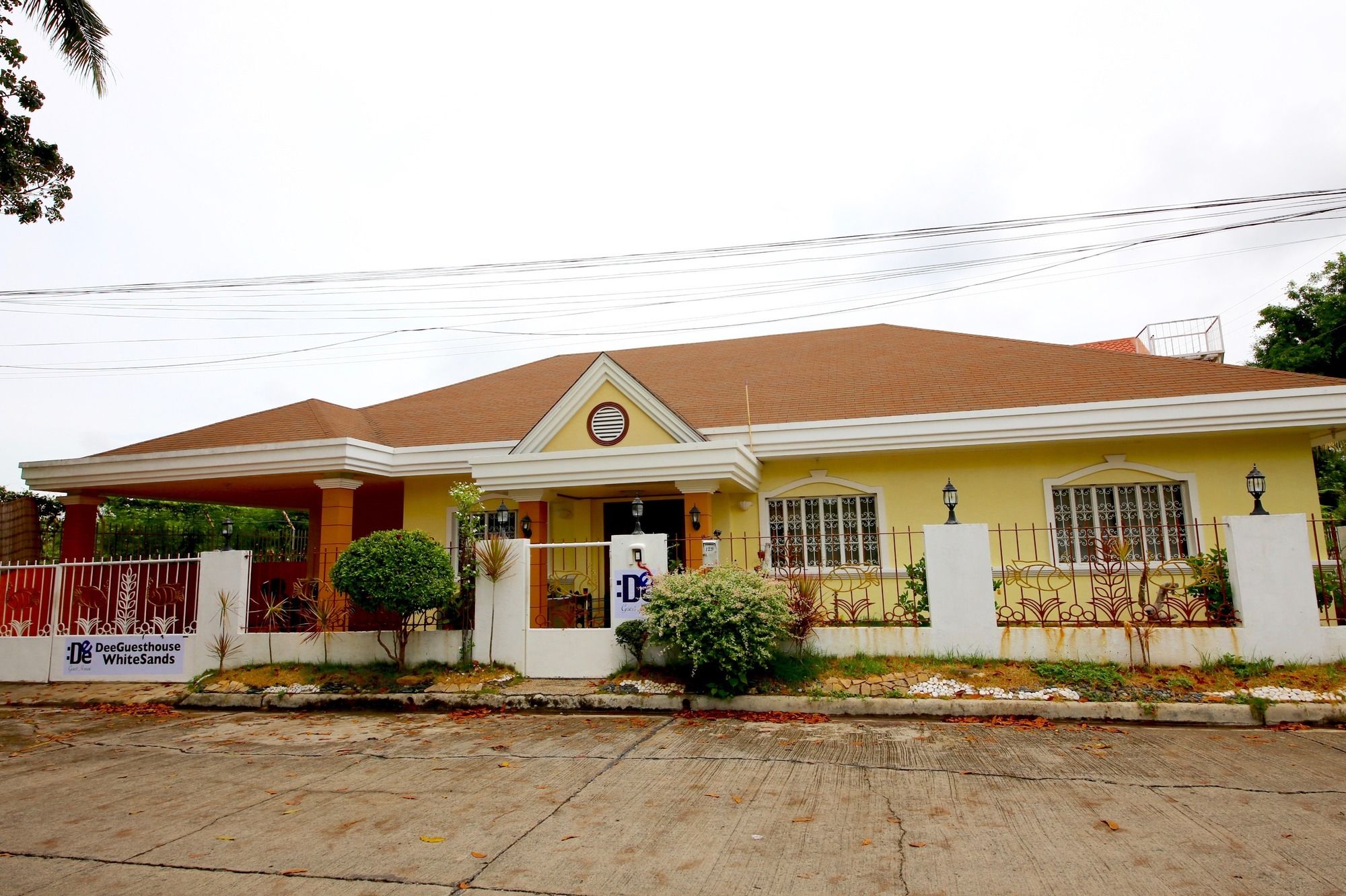 Dee Guesthouse White Sands