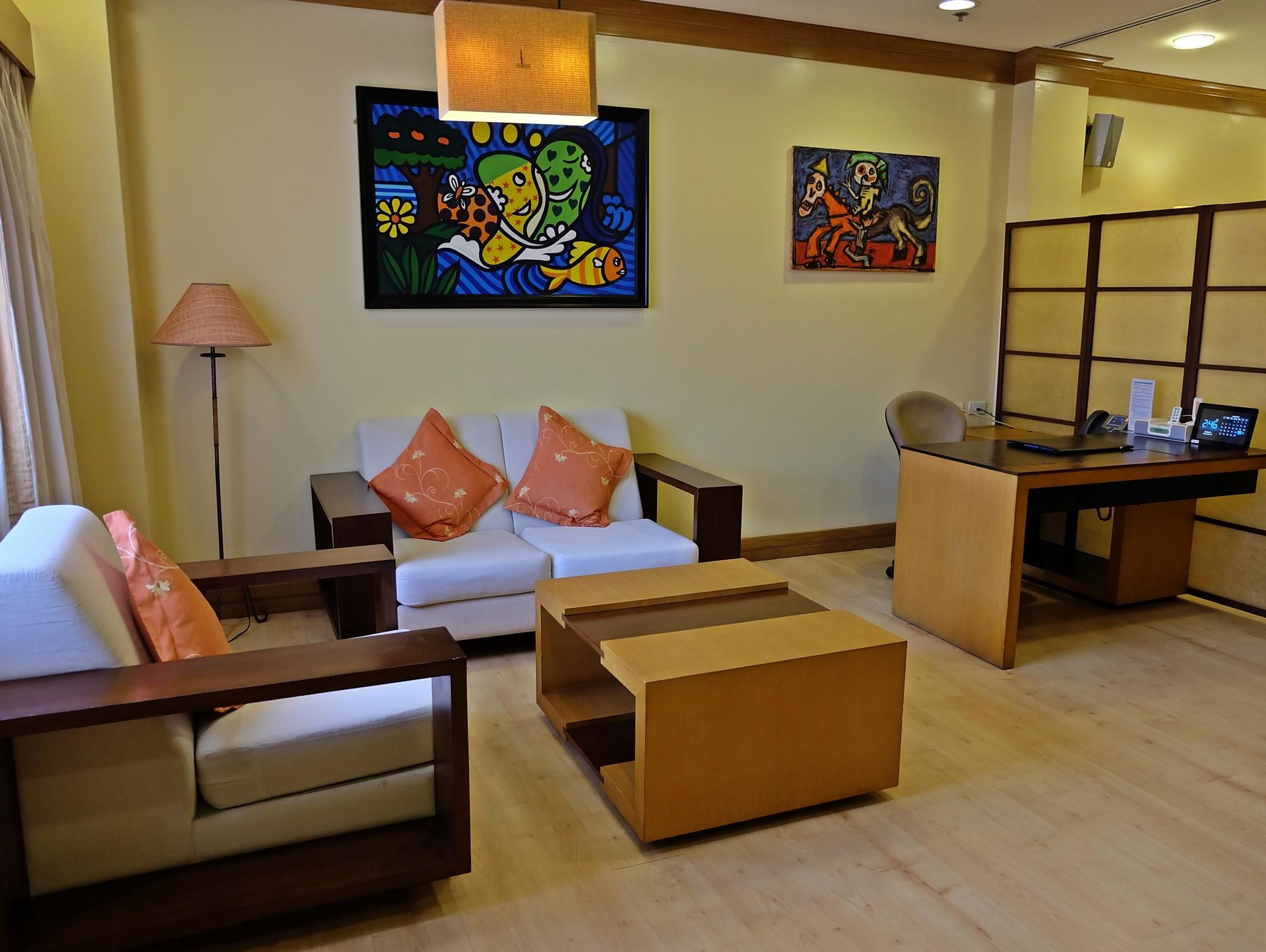 Hollywood Suites