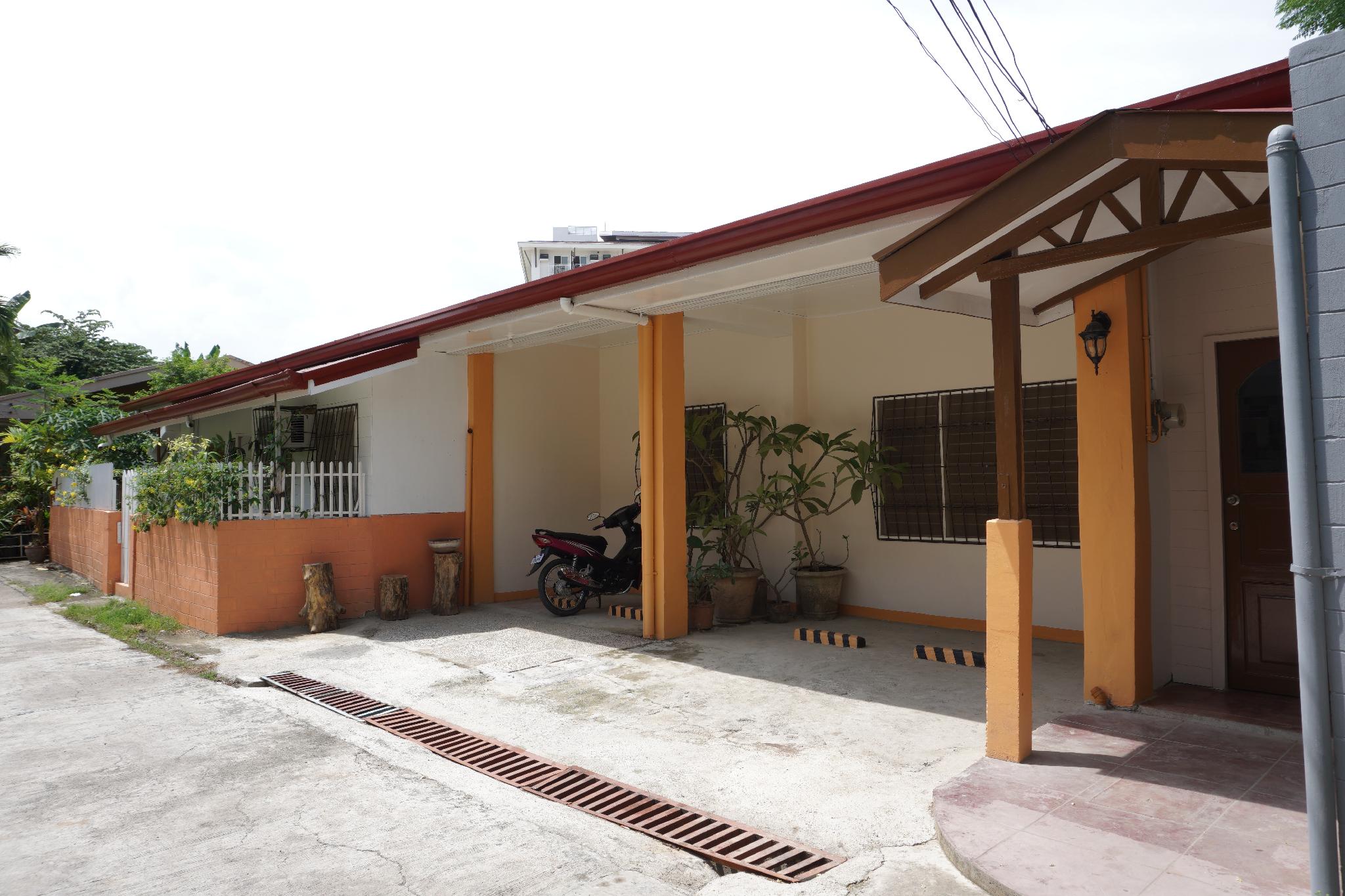 Jiji's Hostel