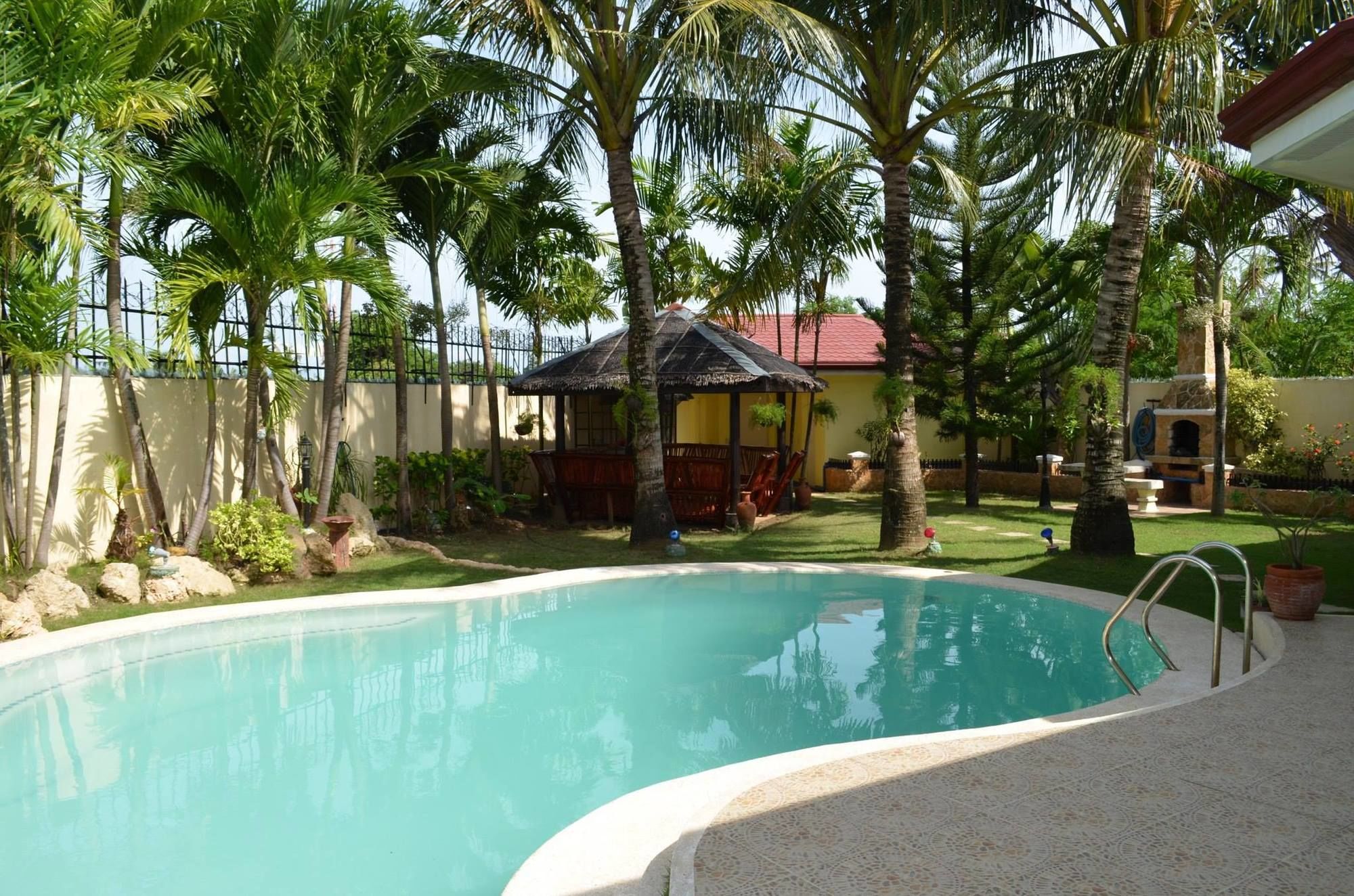 Kim Beatriz Compound
