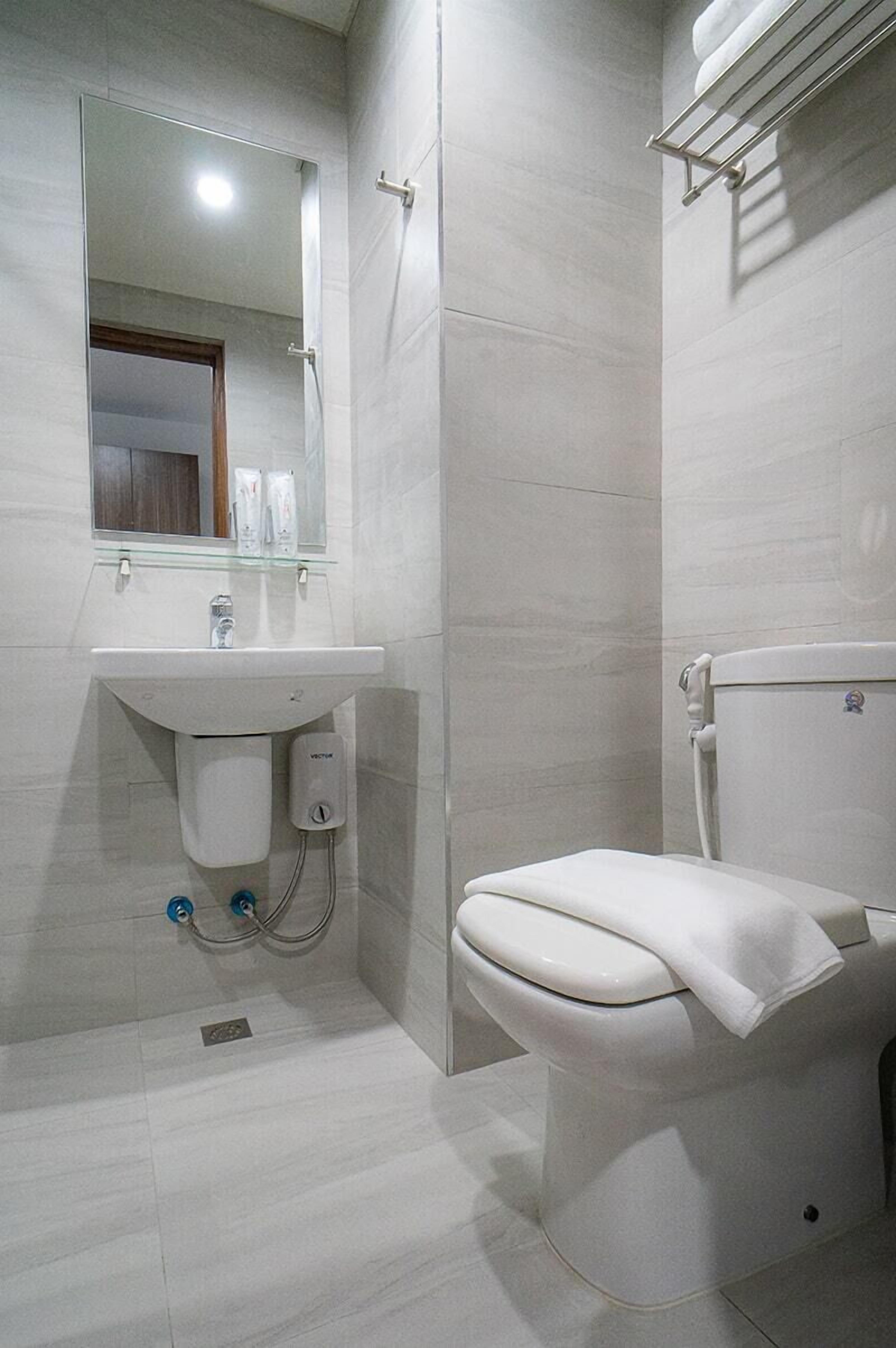 Mangrove Place and ResidencesbyHiverooms