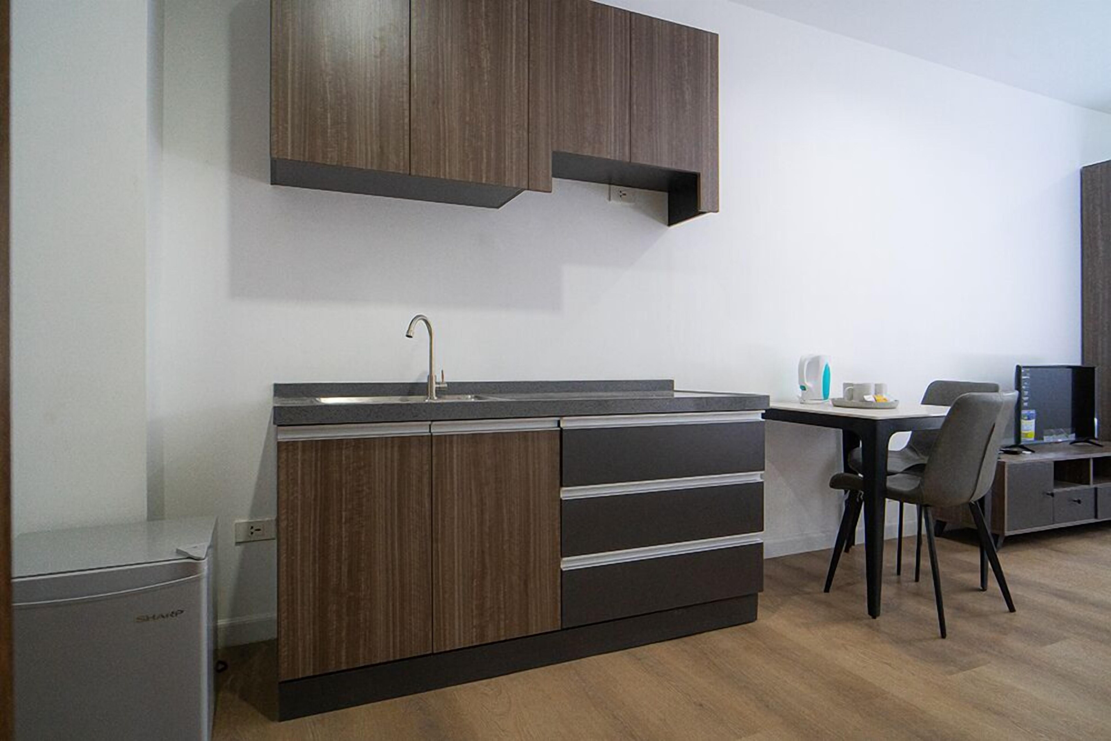 Mangrove Place and ResidencesbyHiverooms