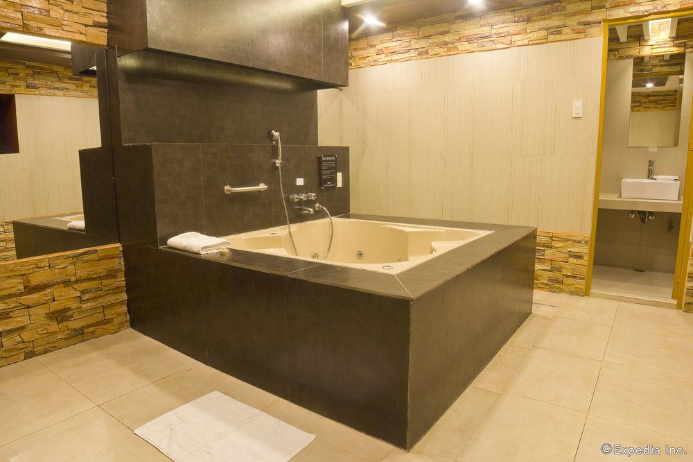 Victoria Court Las Pinas