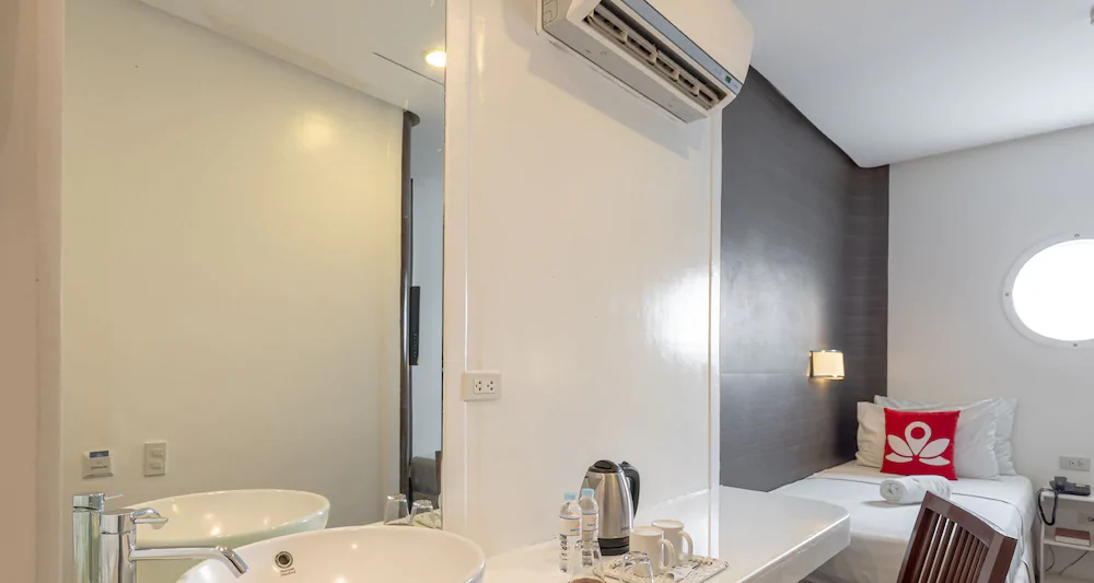 Embarcadero Hotel by ZEN Rooms
