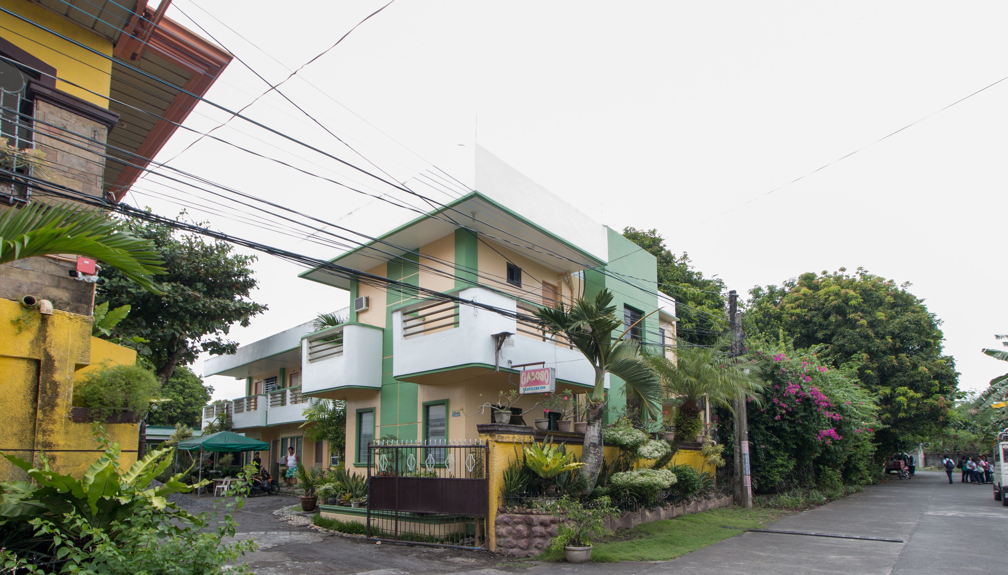 Galoso Travellers Inn by RedDoorz