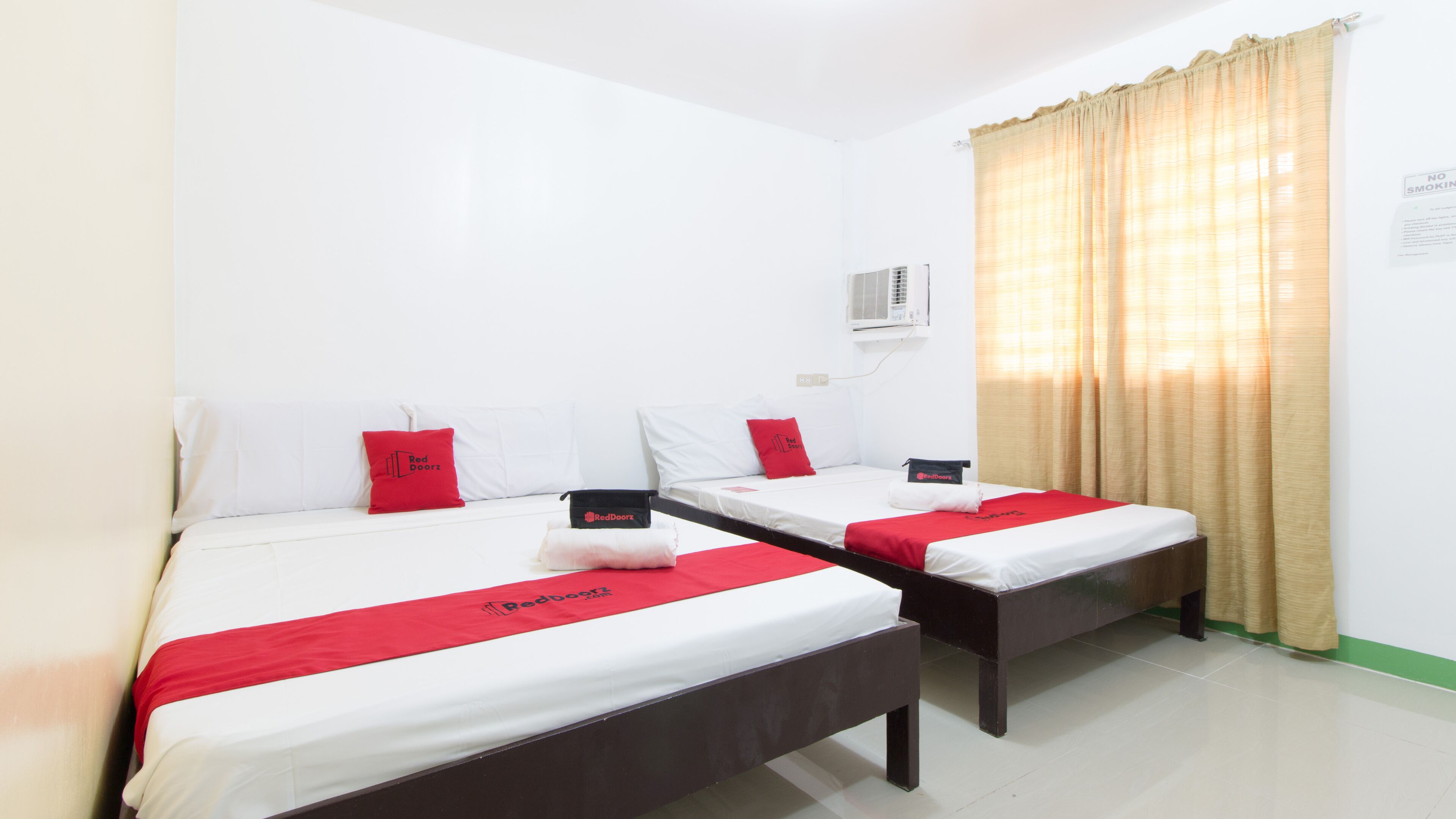 Galoso Travellers Inn by RedDoorz