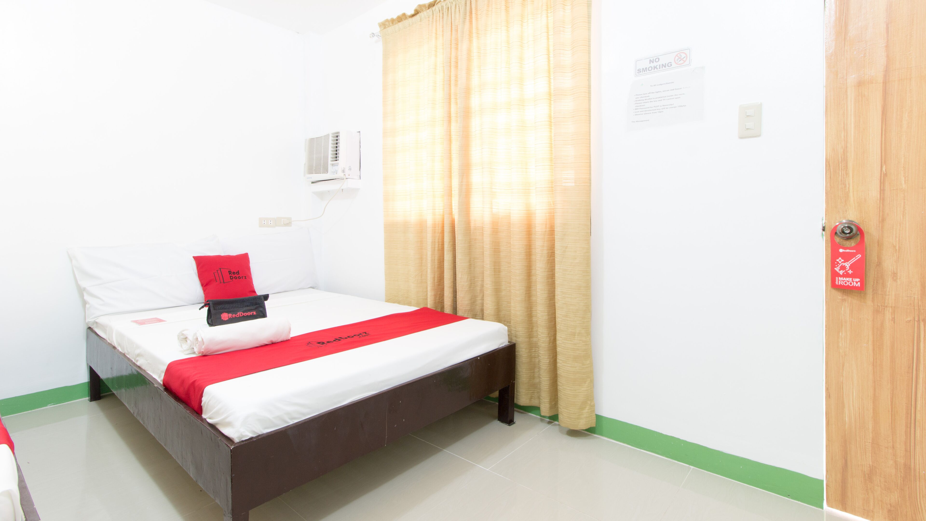 Galoso Travellers Inn by RedDoorz
