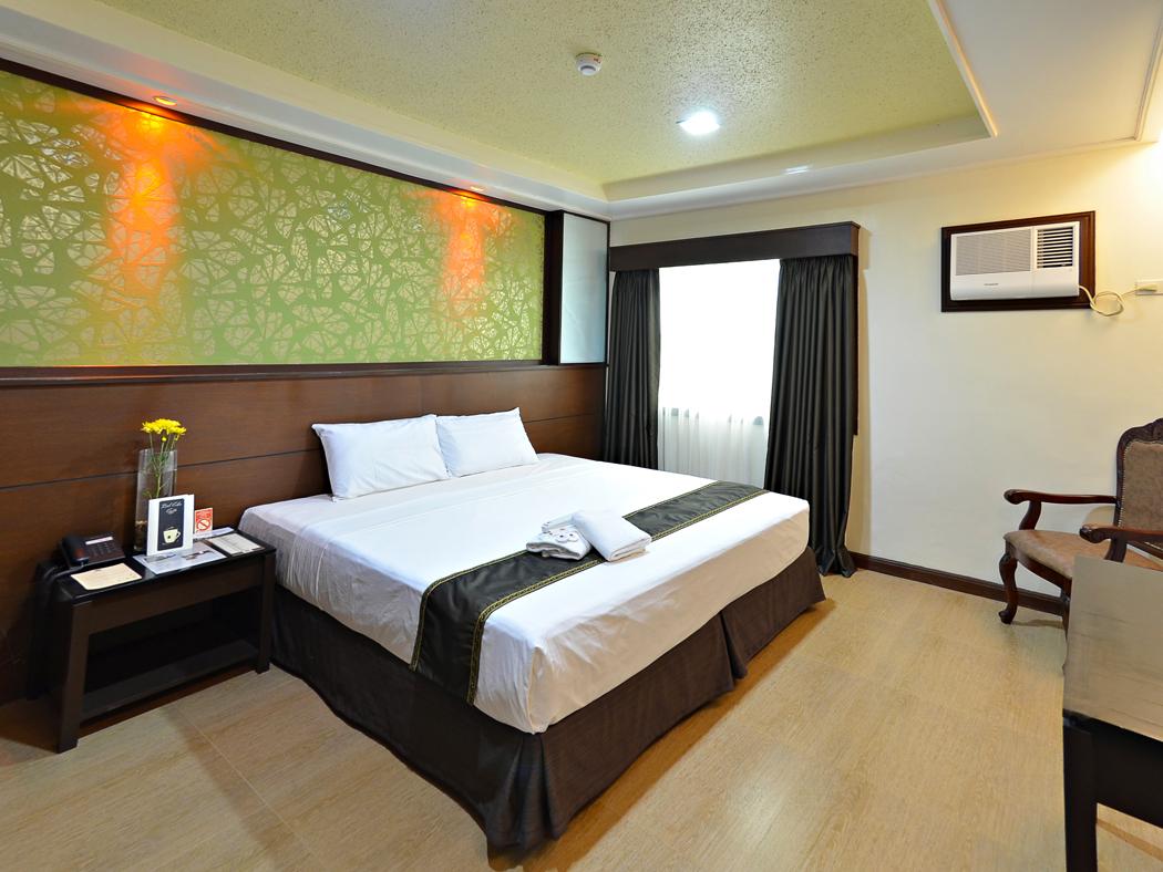 La Piazza Hotel & Convention Center