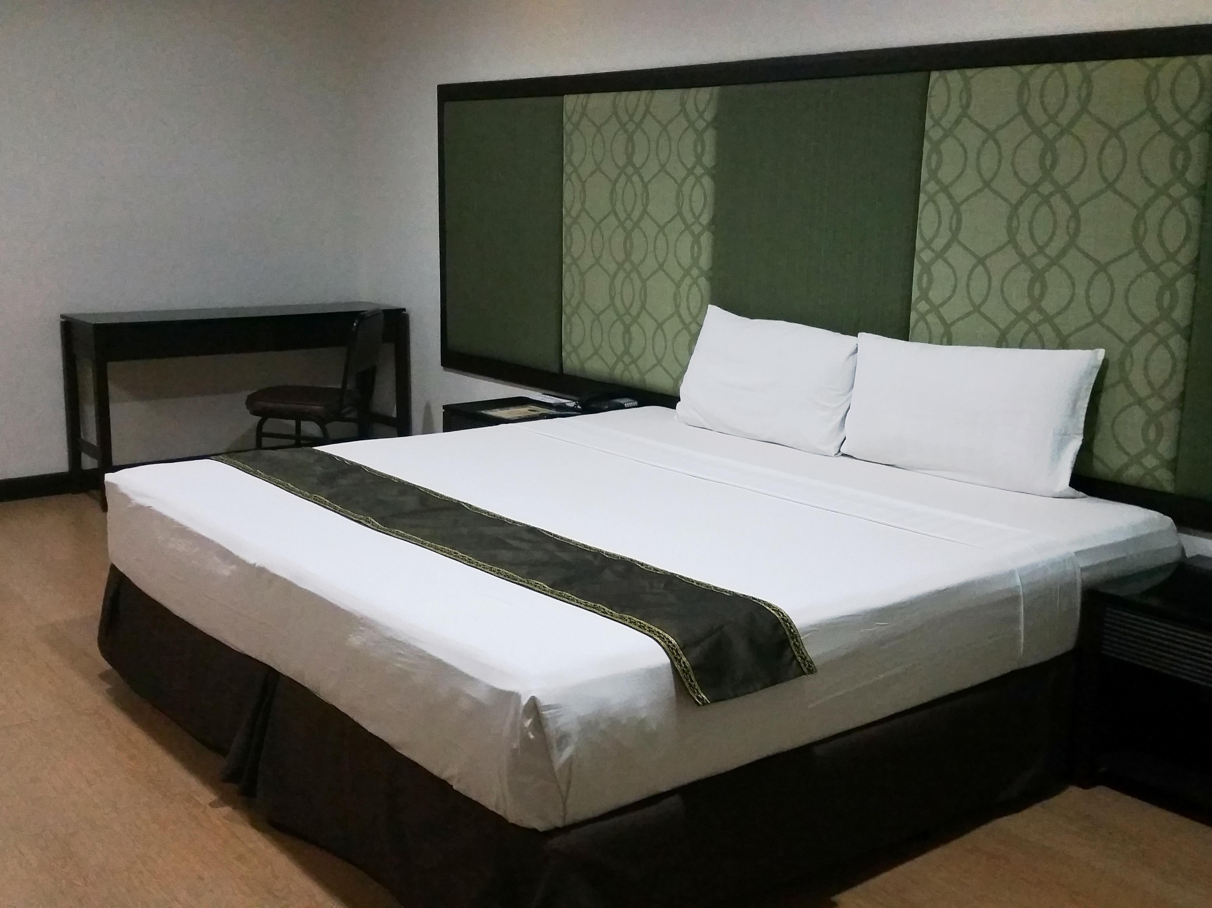 La Piazza Hotel & Convention Center