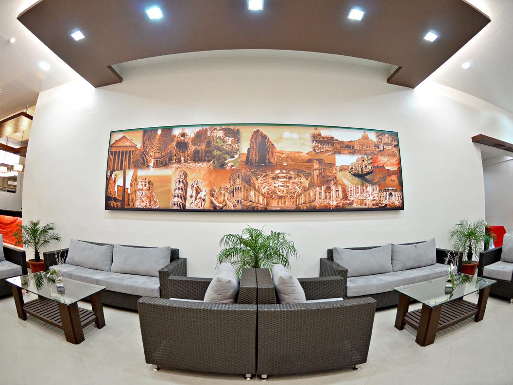 La Piazza Hotel & Convention Center