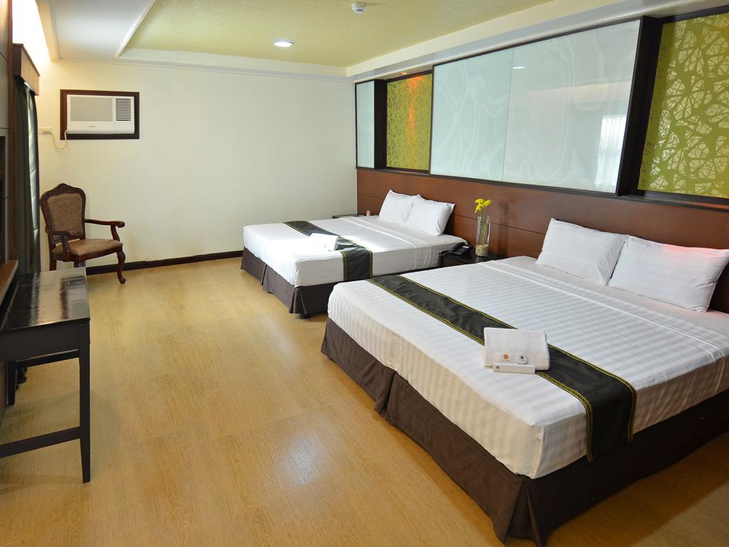 La Piazza Hotel & Convention Center
