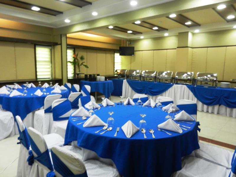 La Piazza Hotel & Convention Center