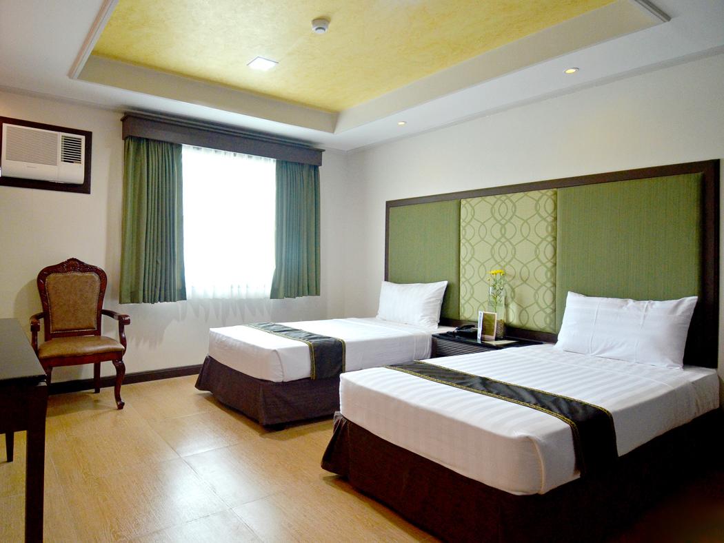 La Piazza Hotel & Convention Center