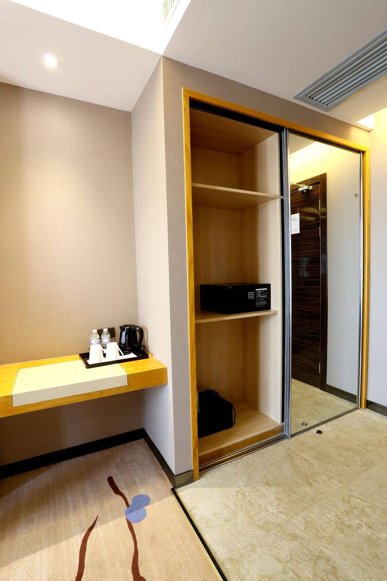 Lotus Blu Hotel