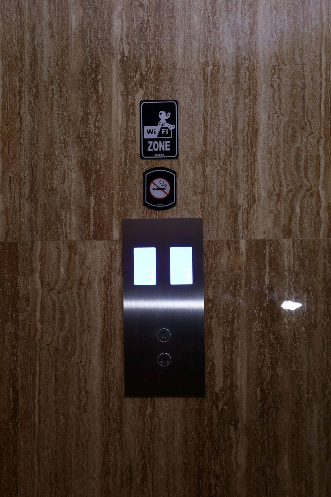 Lotus Blu Hotel