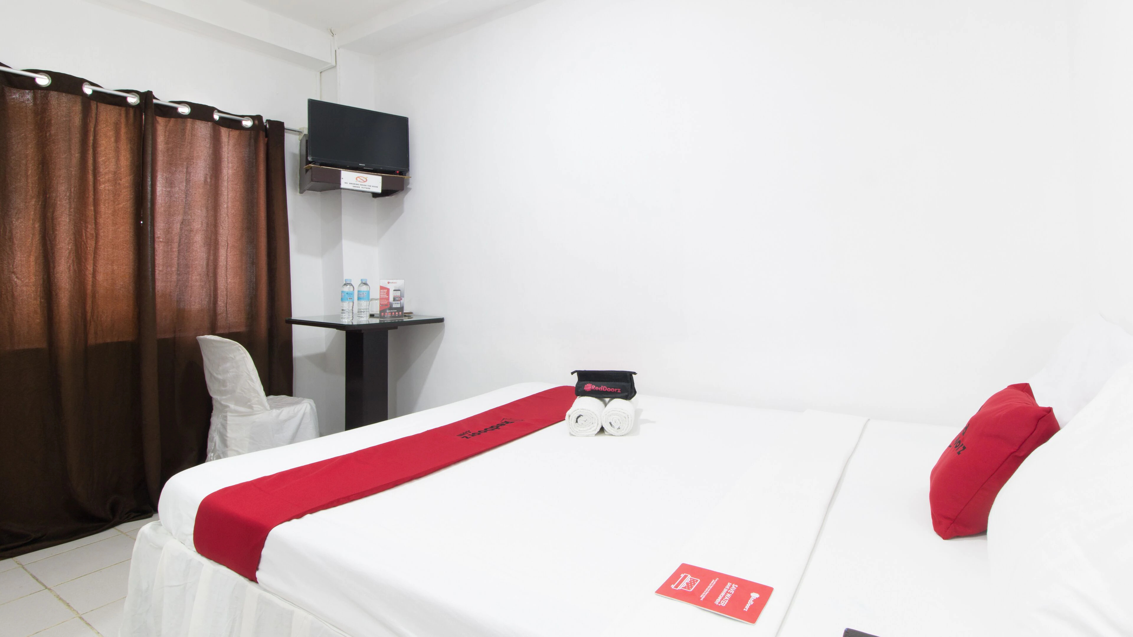Basic Rooms Hotel by RedDoorz