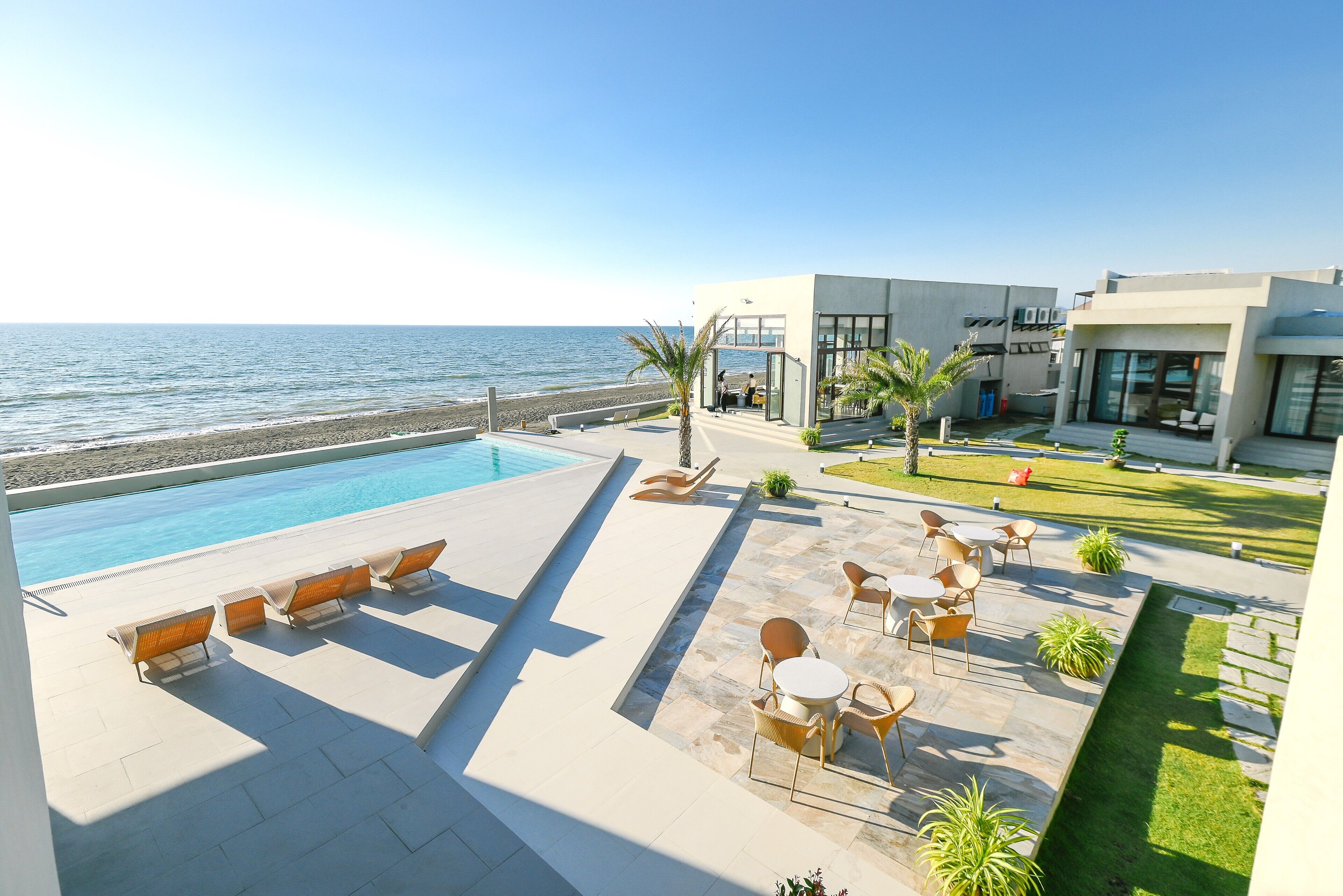 Tana Beach Villas