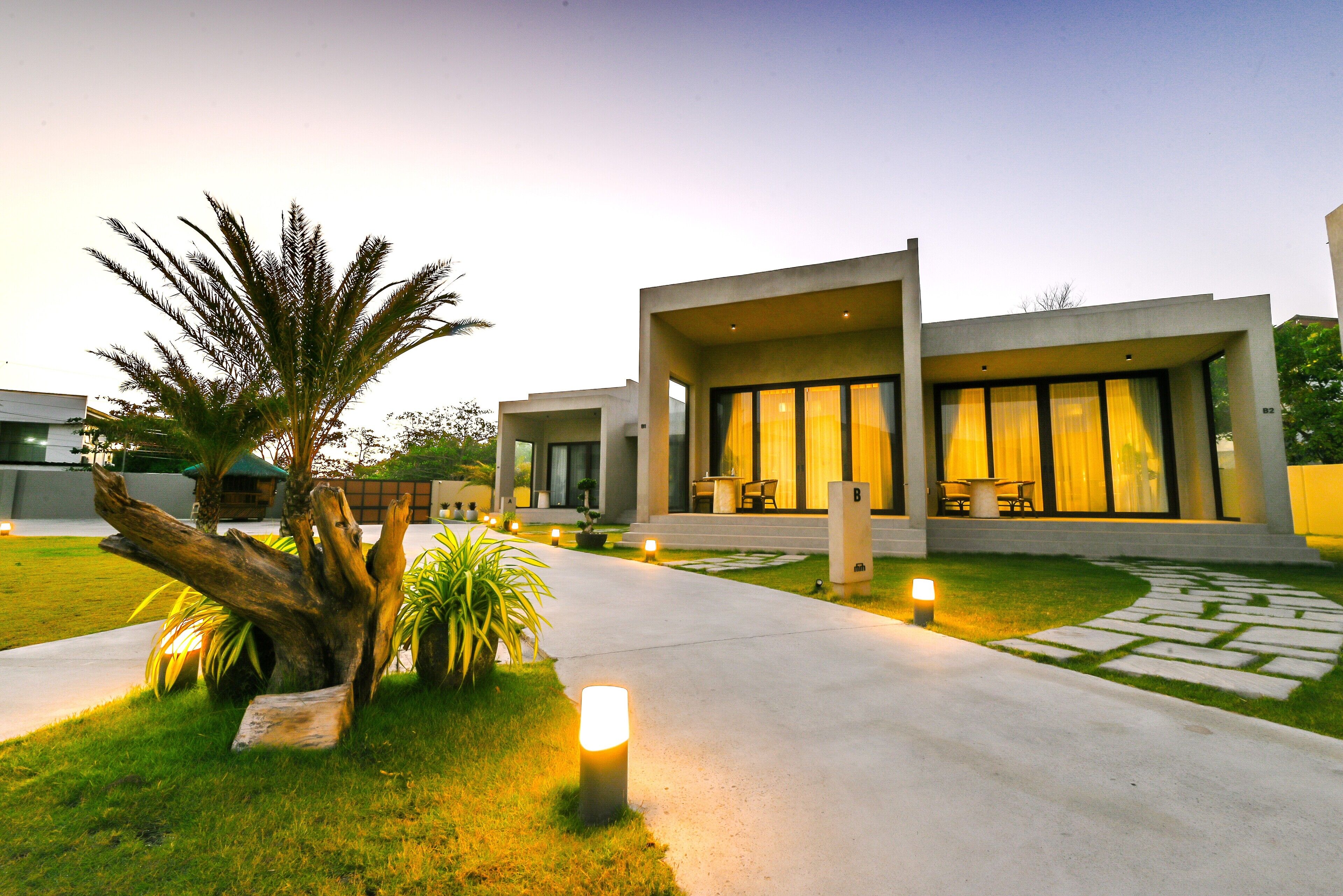 Tana Beach Villas