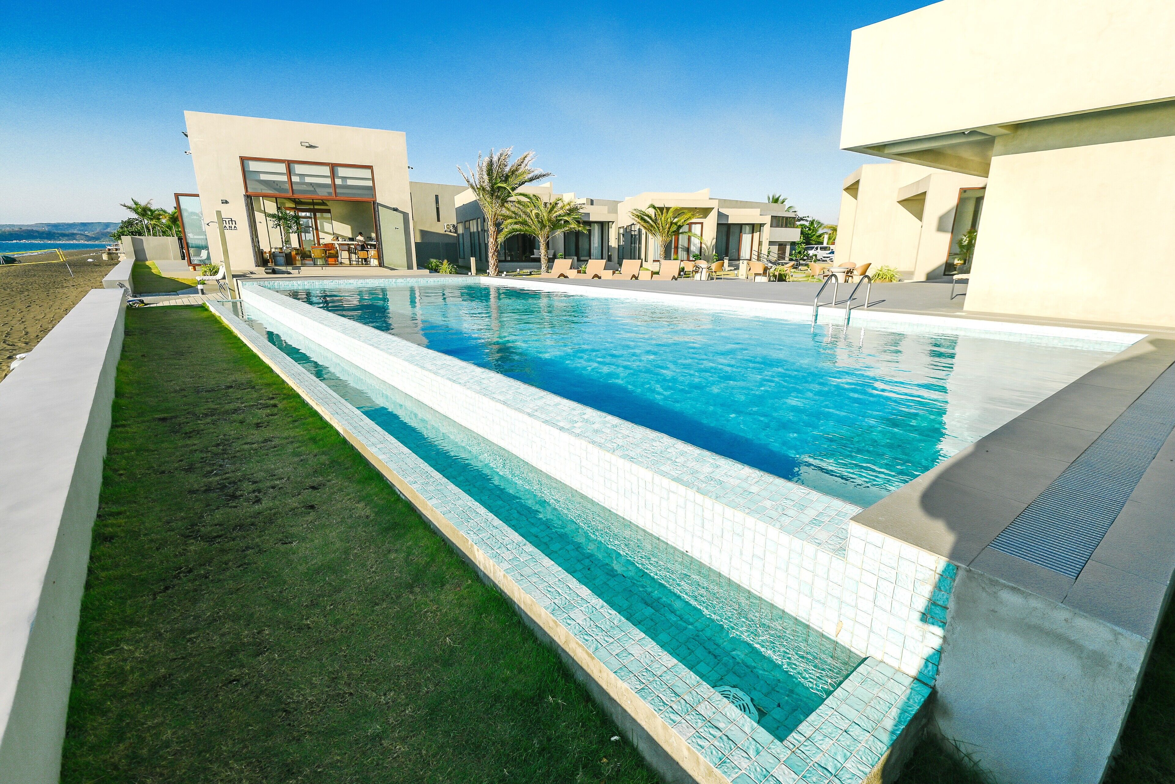 Tana Beach Villas