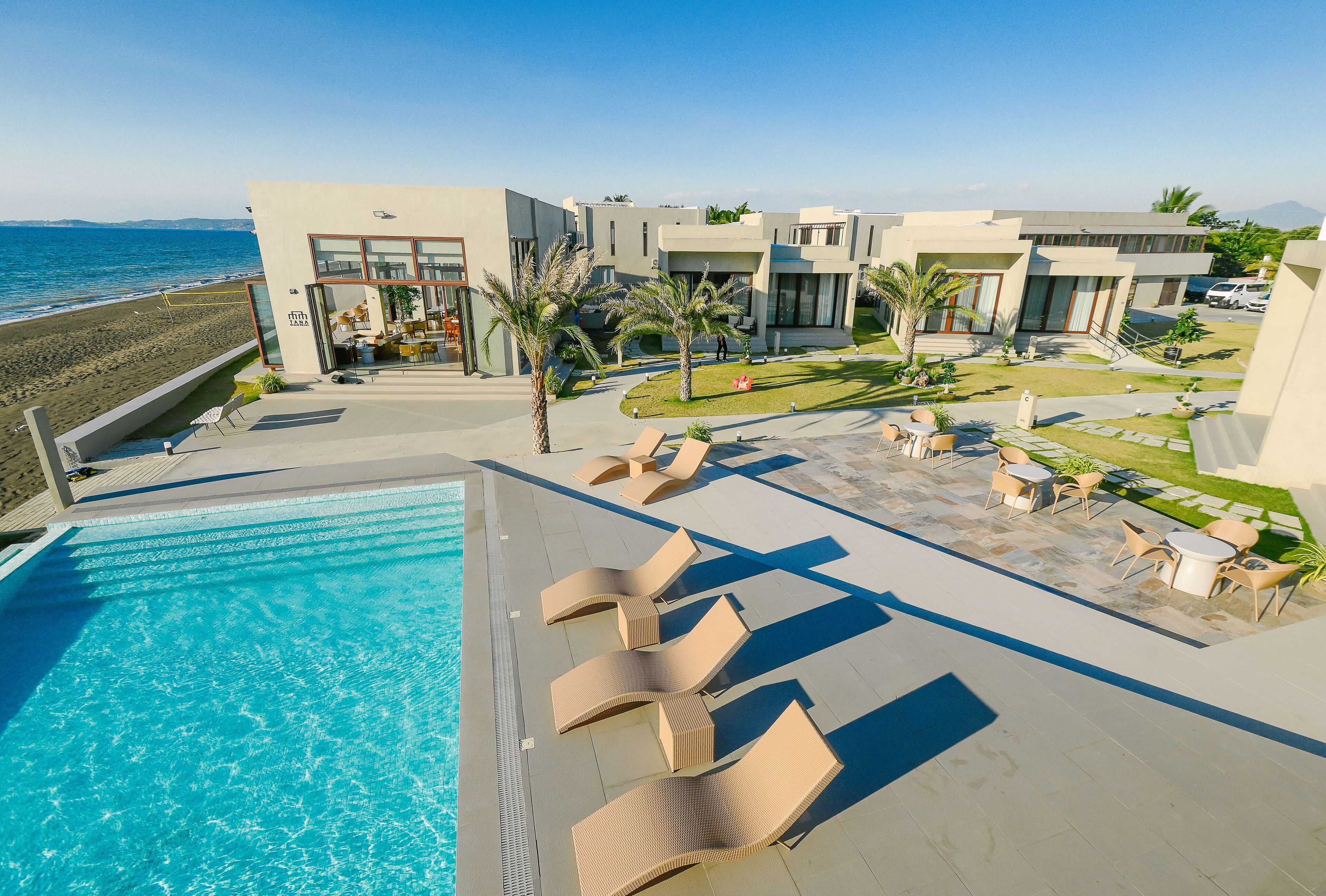Tana Beach Villas