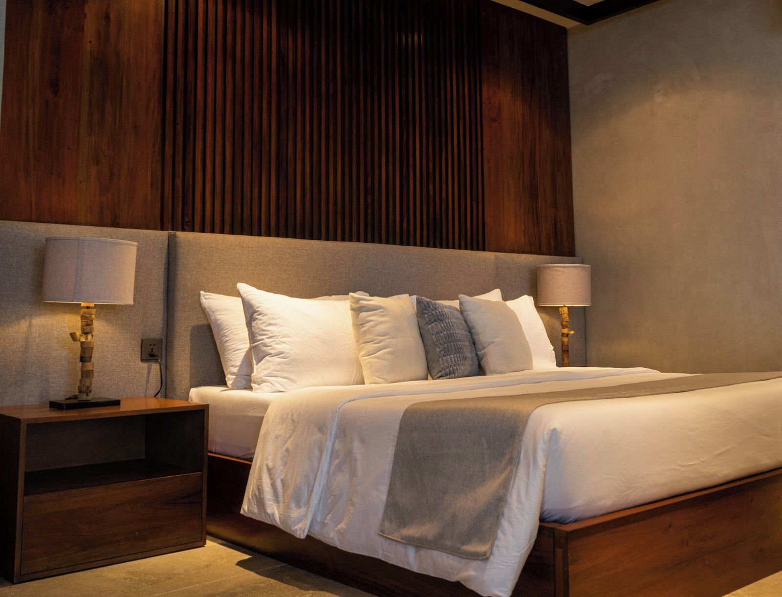 Tana Beach Villas