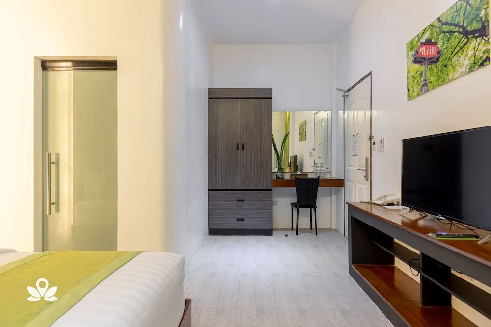 Elkanville Hotel by ZEN Rooms