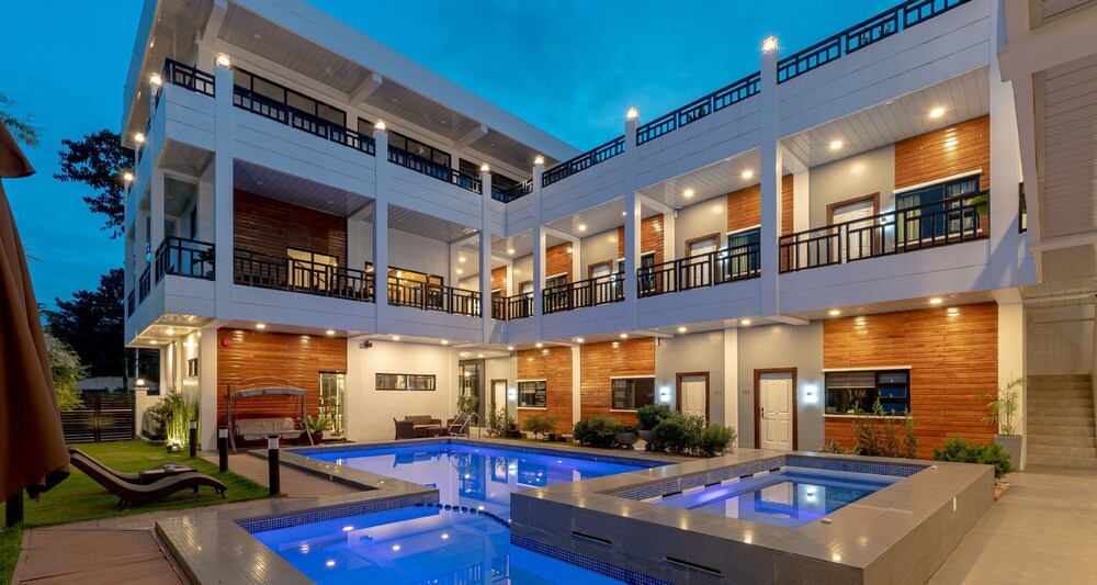 Elkanville Hotel by ZEN Rooms