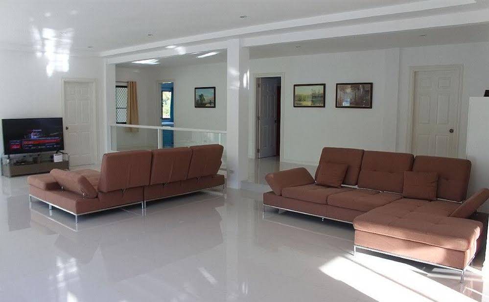Bohol White House B&B