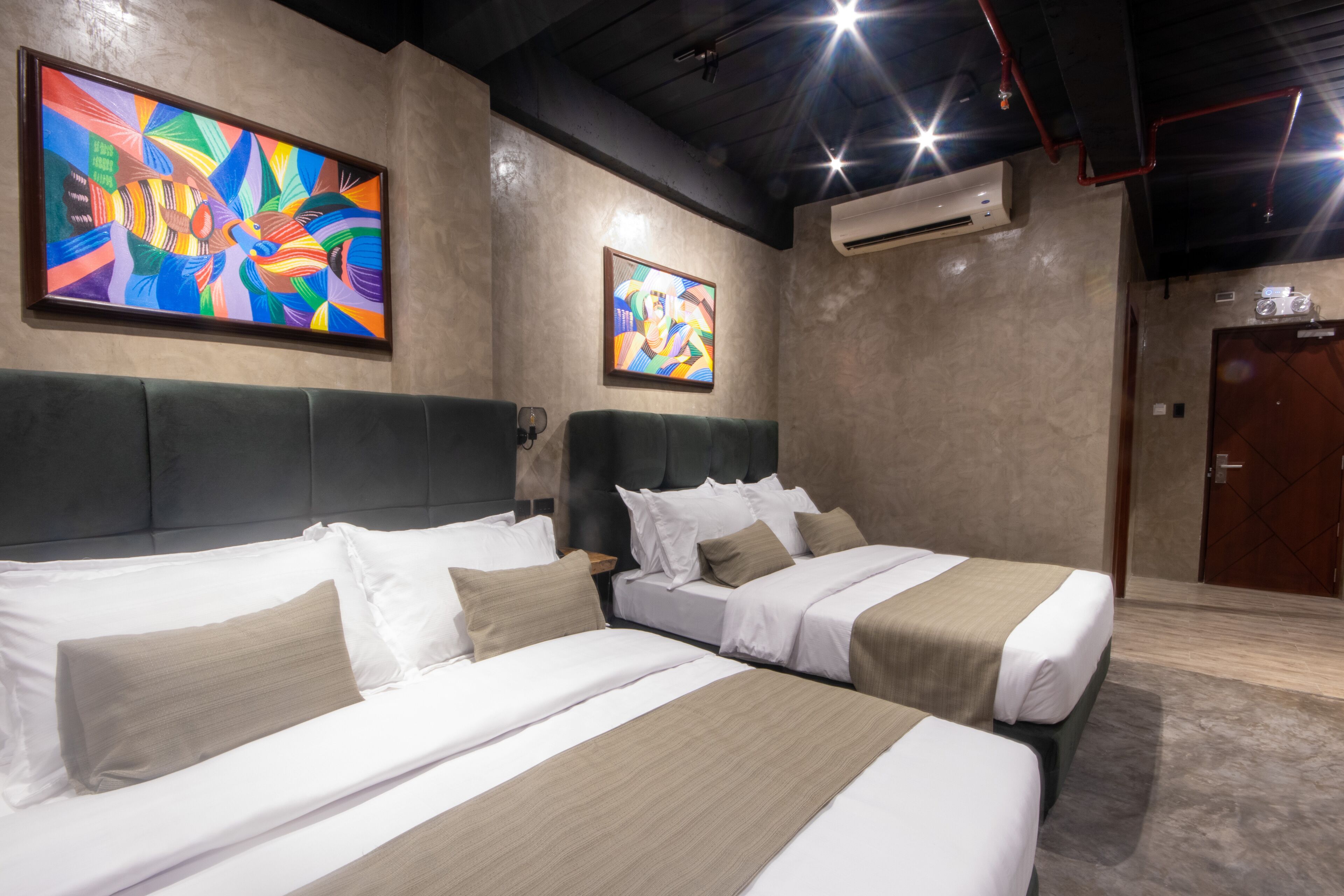 Aqua Frontier Hotel And Restaurant